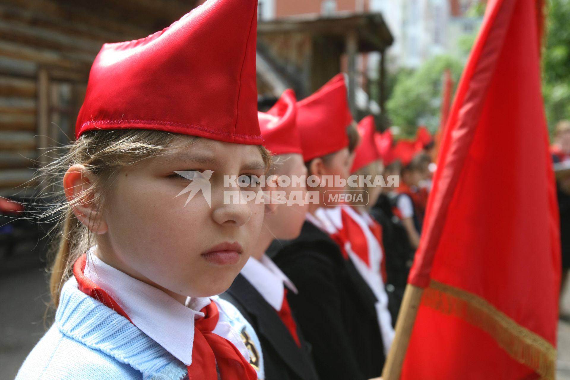 19.05.2010 Самара, пионерский отряд в день пионерии посещает Дом-музей В.И.Ленина.