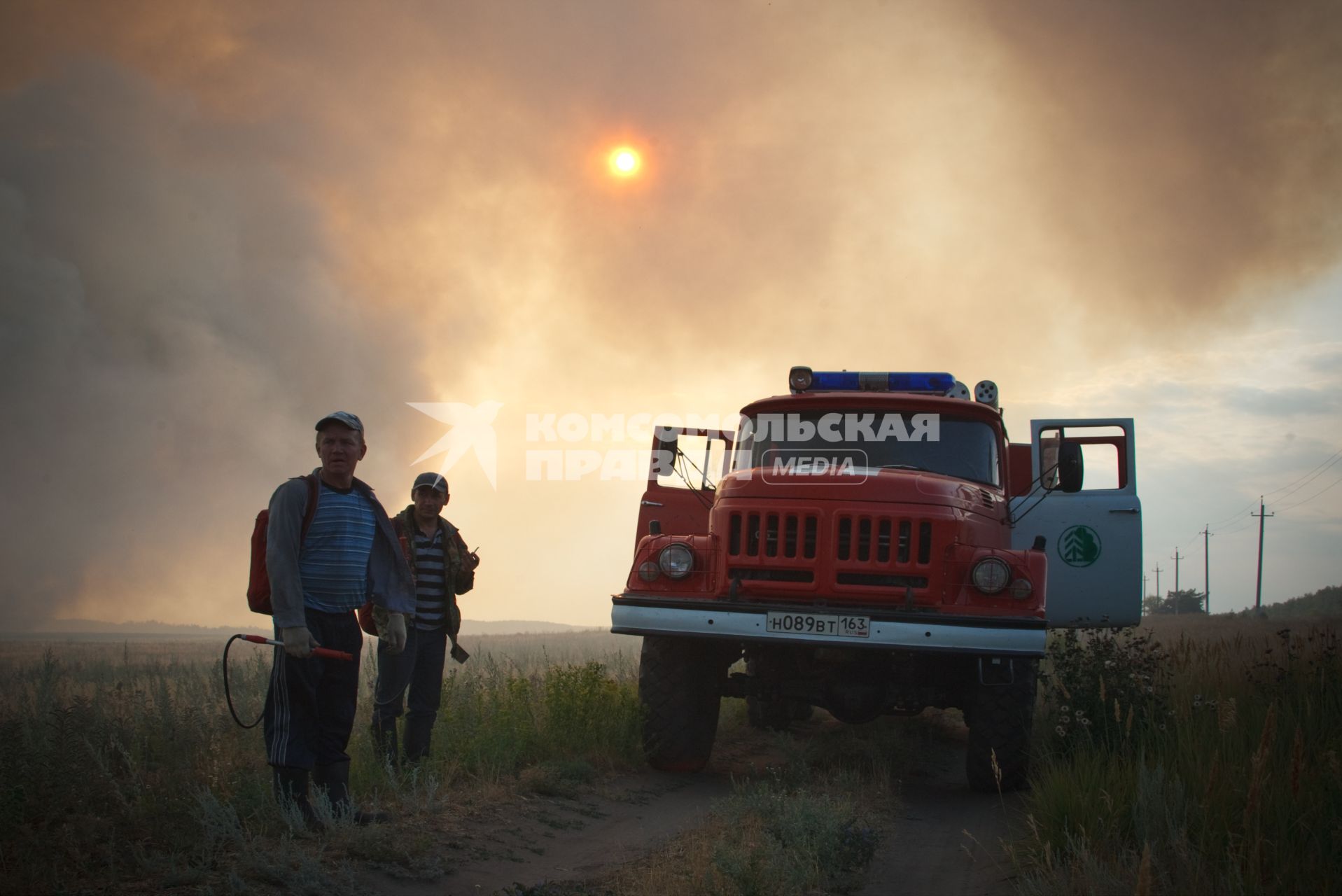 21.07.2010 Самарская область, село Усолье. Пожарные - добровольцы на лесном пожаре