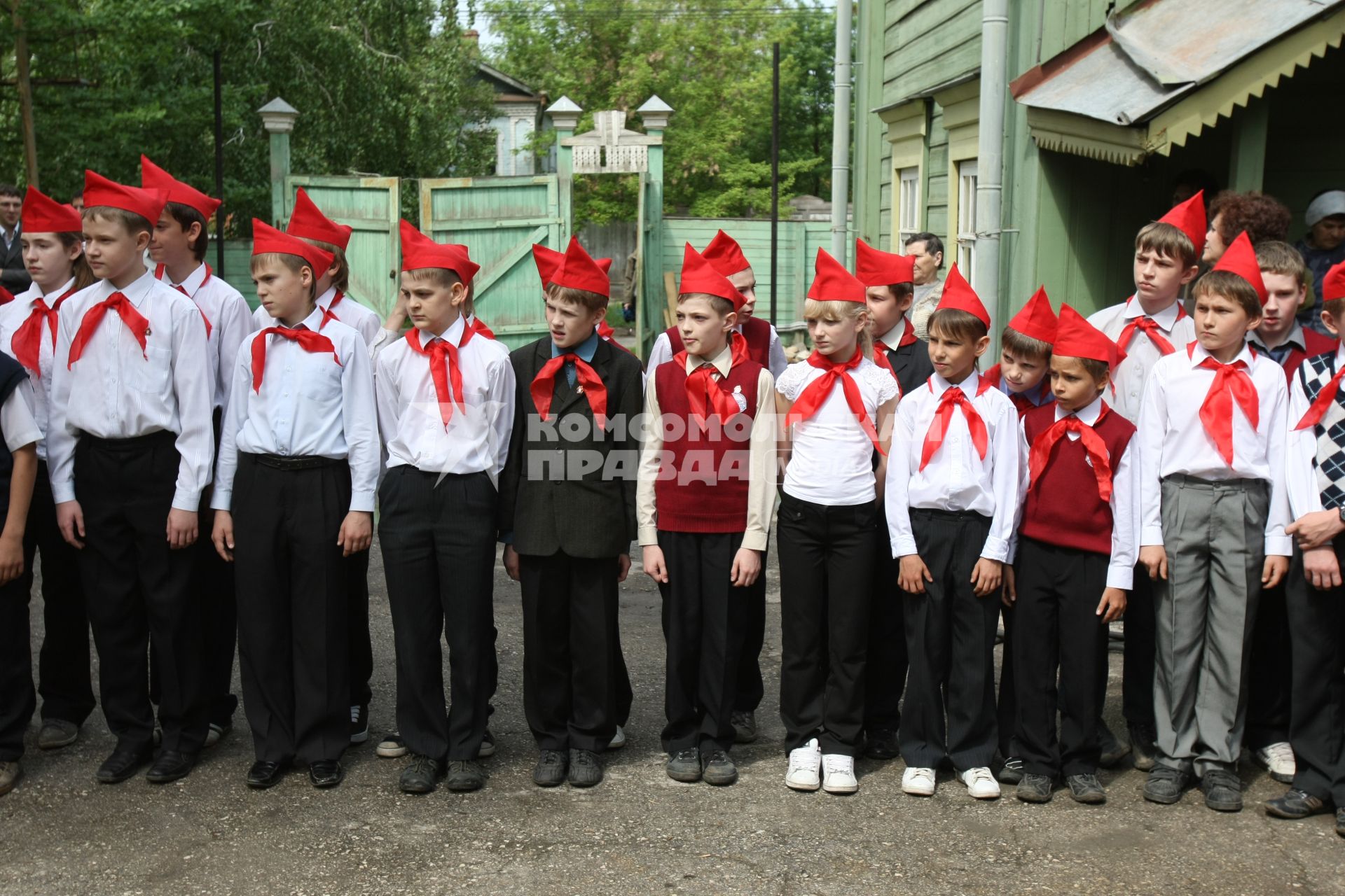 19.05.2010 Самара, пионерский отряд в день пионерии посещает Дом-музей В.И.Ленина.