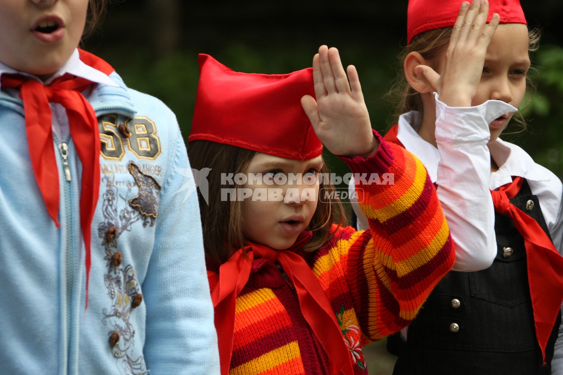 19.05.2010 Самара, пионерский отряд в день пионерии посещает Дом-музей В.И.Ленина.