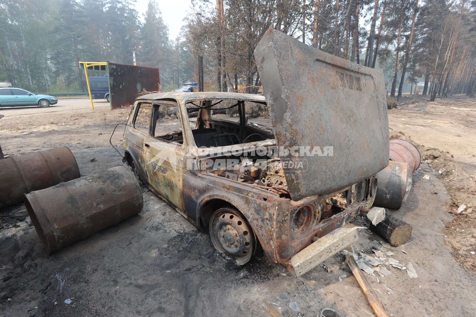 деревня  Лыково, последствия лесных пожаров.  12 августа 2010 года. сгоревшая машина, урон ущерб