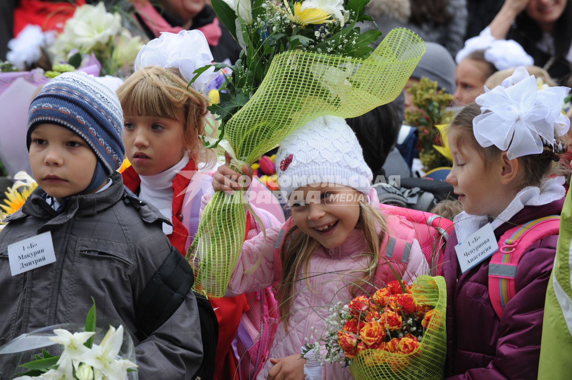 1 сентября 2010 года. День знаний. На снимке: Дочь Елены Воробей Соня в в первом классе. Школа. Образование. 1 класс. Первоклассник. Учеба. Ученик. Праздник.