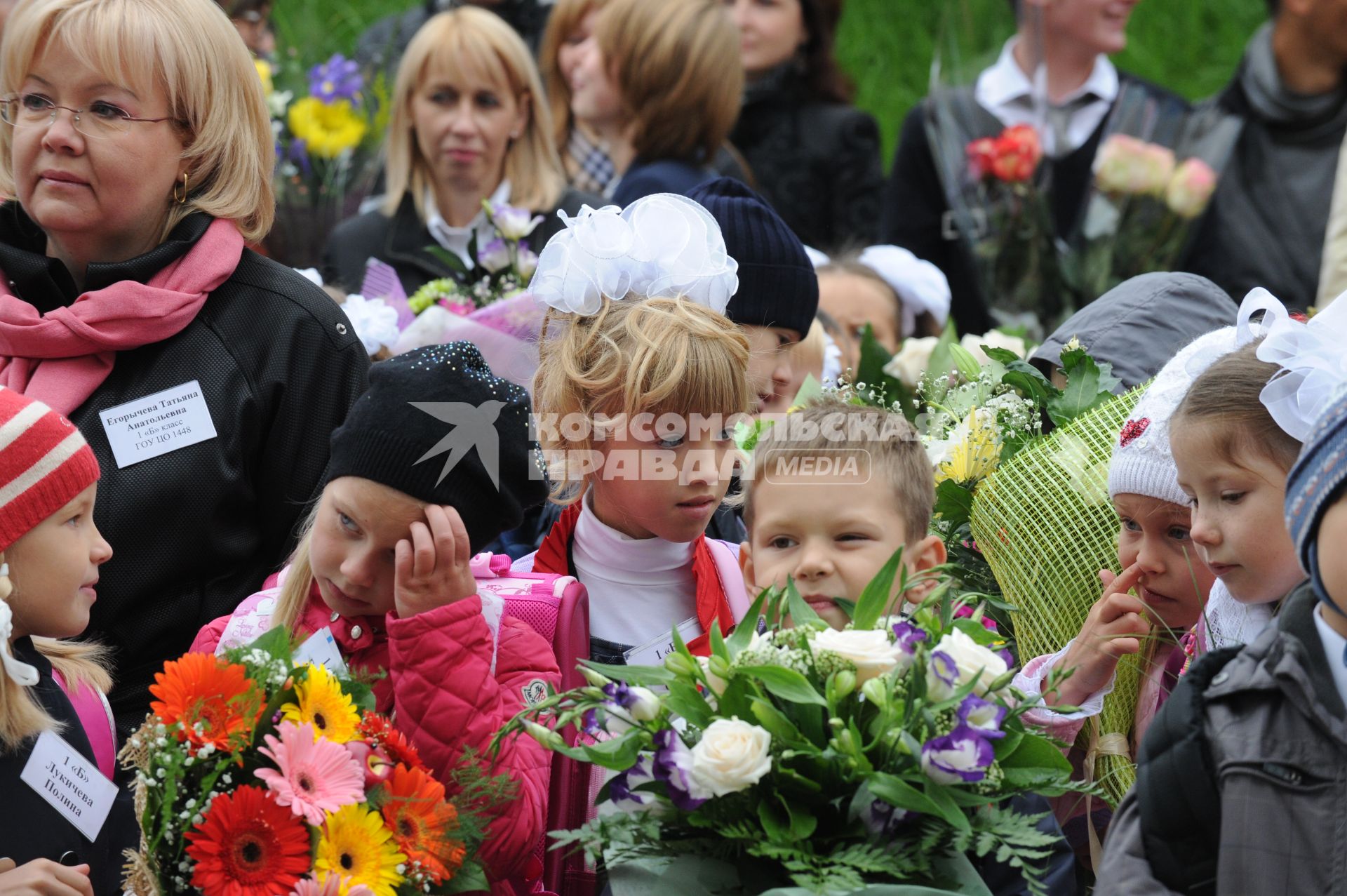 01SEP101 сентября 2010 года. День знаний. На снимке: Дочь Елены Воробей Соня в в первом классе. Школа. Образование. 1 класс. Первоклассник. Учеба. Ученик. Праздник.