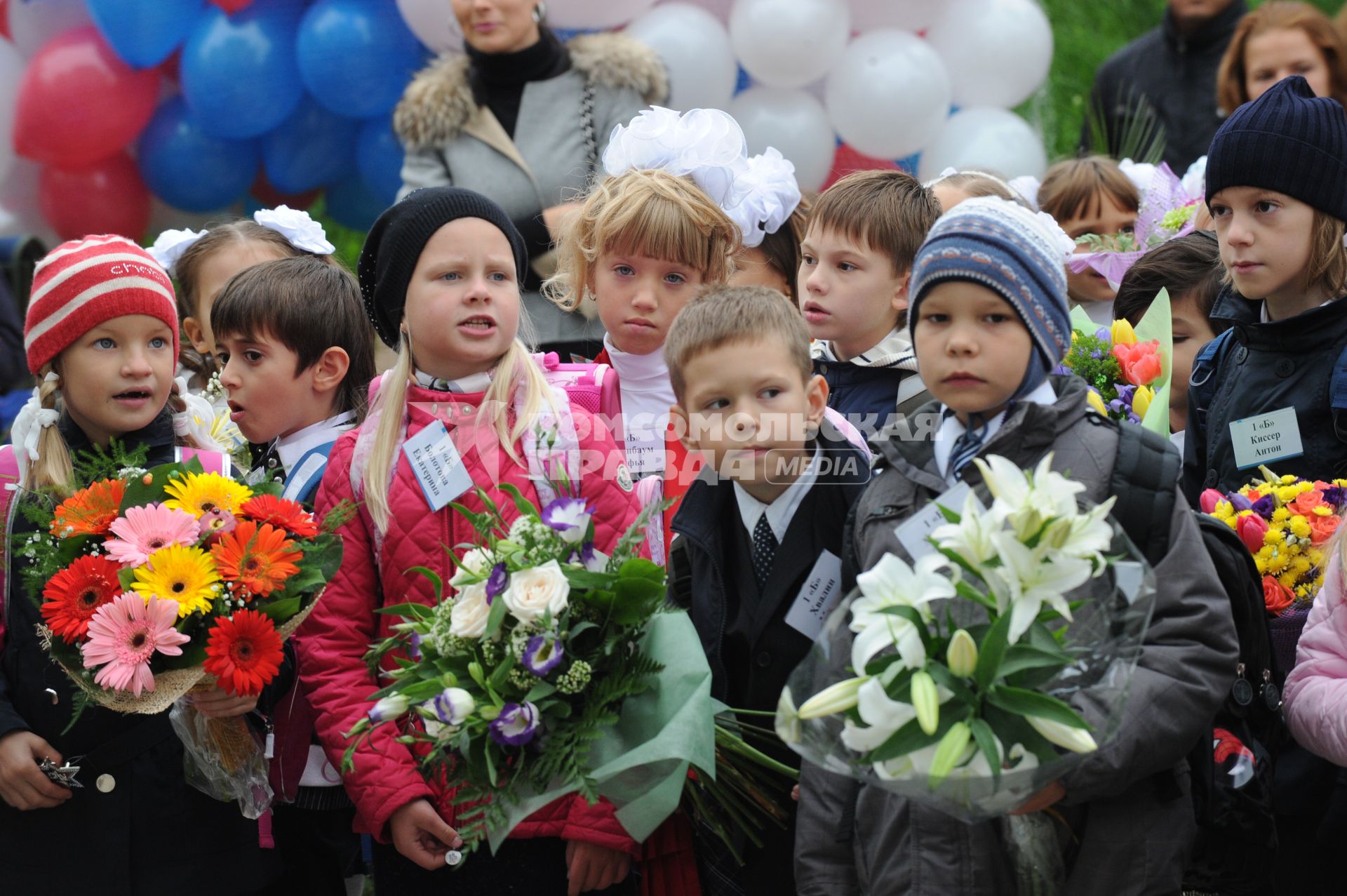 1 сентября 2010 года. День знаний. На снимке: Дочь Елены Воробей Соня в в первом классе. Школа. Образование. 1 класс. Первоклассник. Учеба. Ученик. Праздник. Цветы.