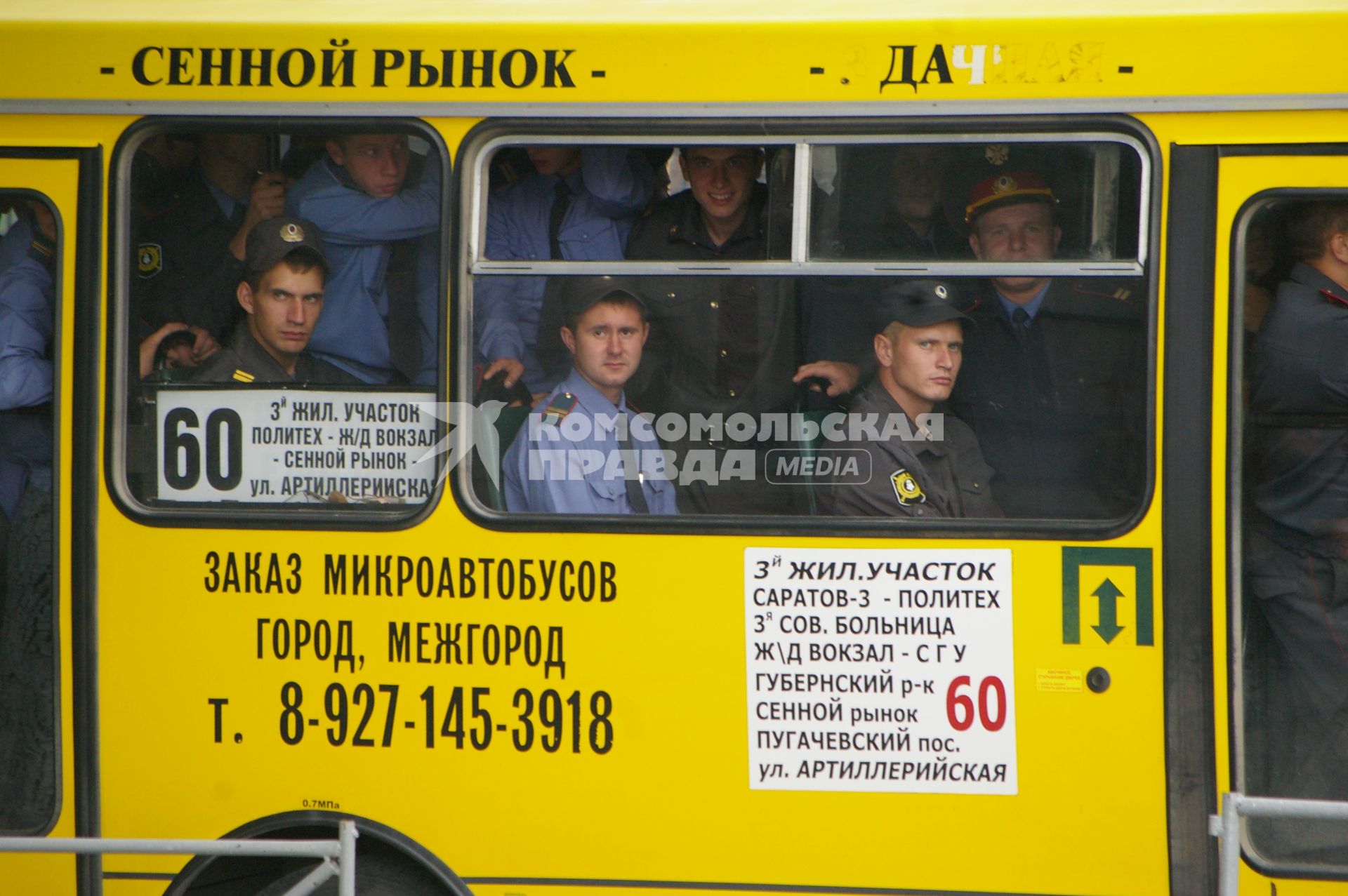 Автобус забит сотрудниками милиции, 12 сентября 2009 года, Саратов, автобус. транспорт, милиция, полиция, ГИБДД, ГАИ, участковые.