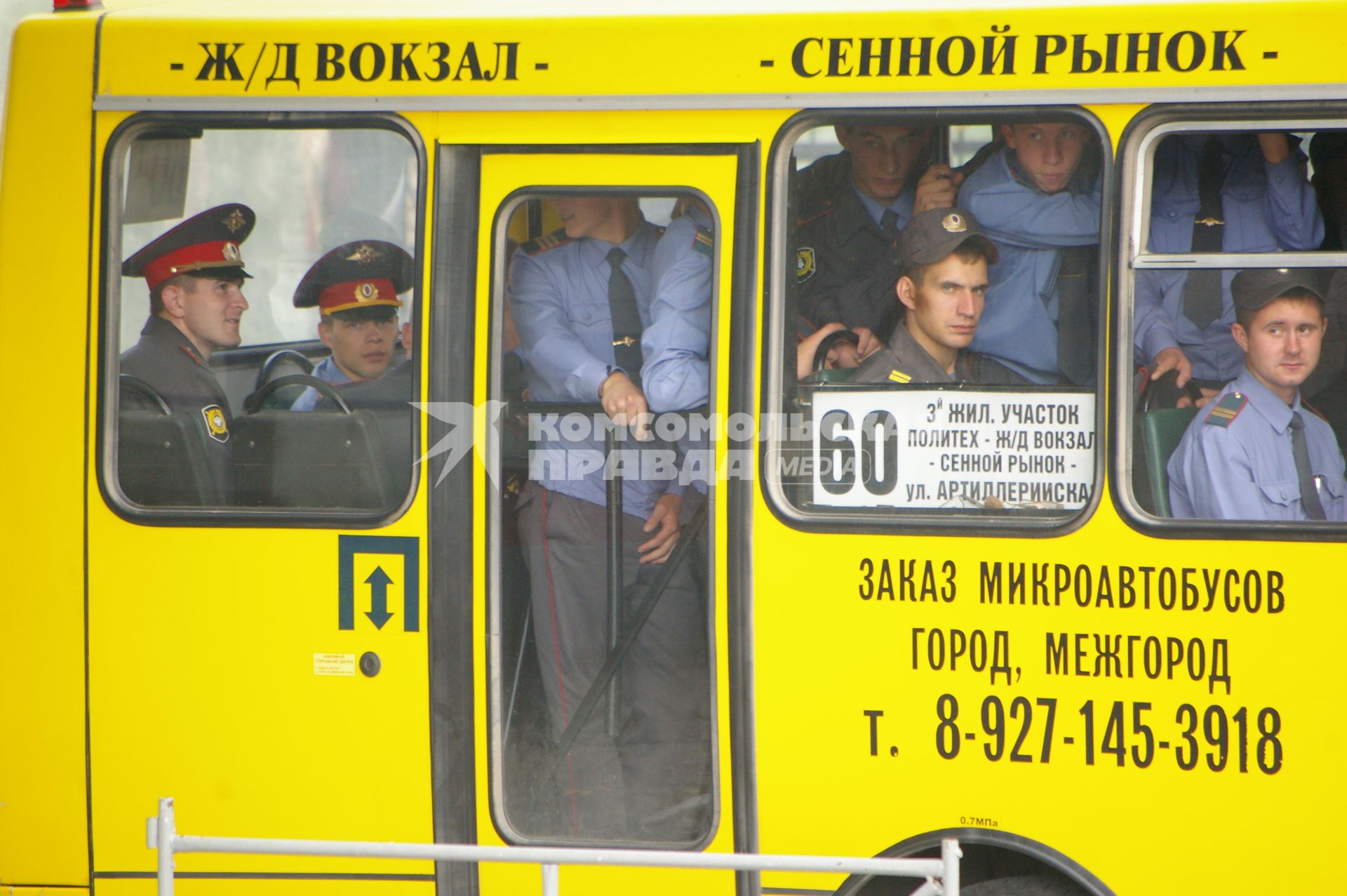 Автобус забит сотрудниками милиции, 12 сентября 2009 года, Саратов, автобус. транспорт, милиция, полиция, ГИБДД, ГАИ, участковые.
