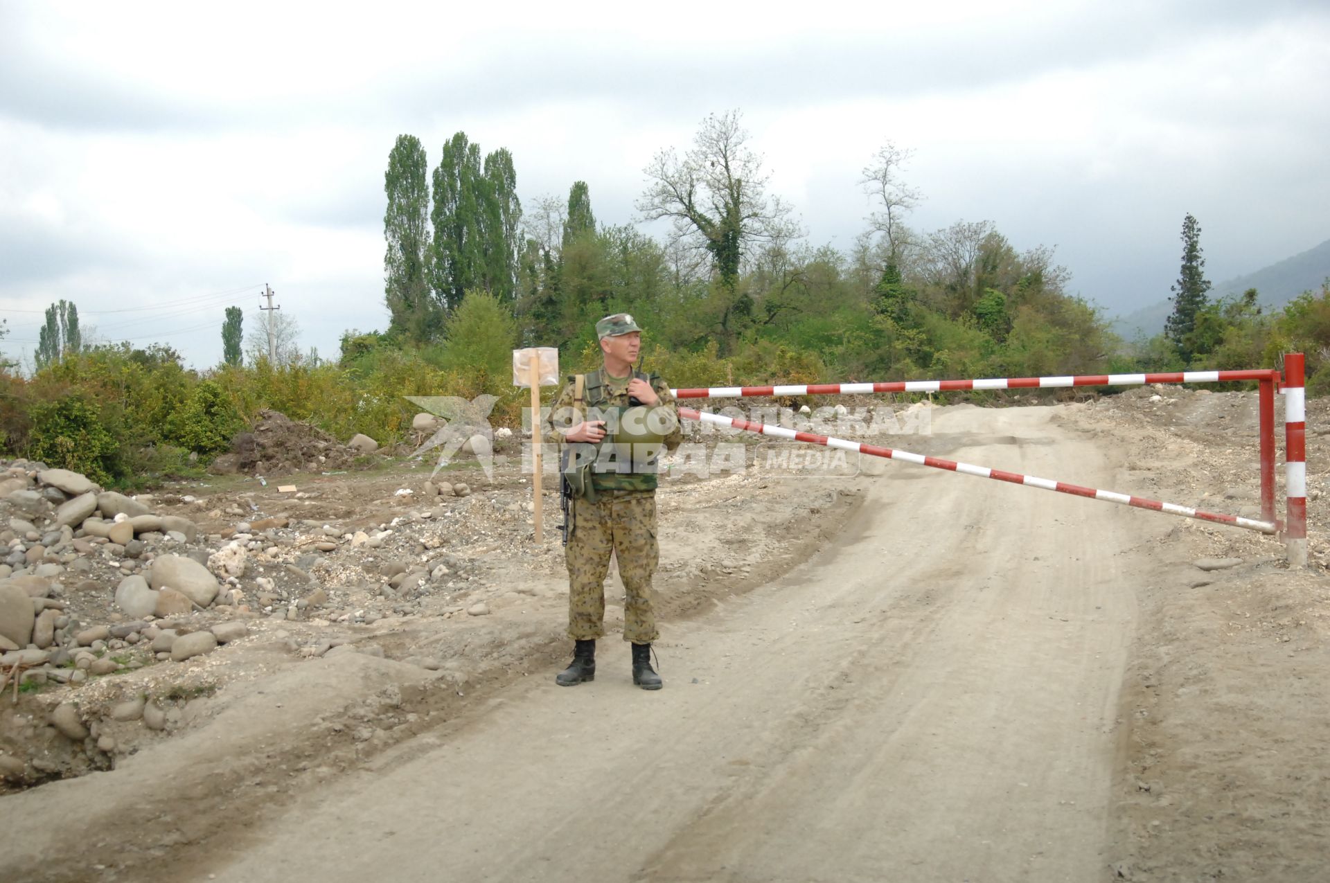 Группировка российских войск в Абхазии, август 2010 года. Граница. Пограничник. Армия. Шлагбаум. Пост.