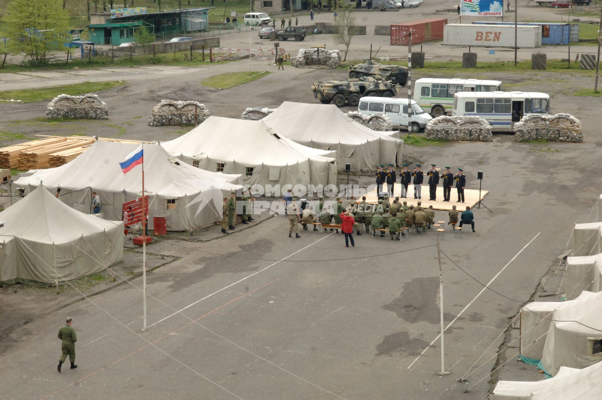 Группировка российских войск в Абхазии, август 2010 года. Граница. Пограничник. Армия. Лагерь. Палатка. Концерт. Художественная самодеятельность.