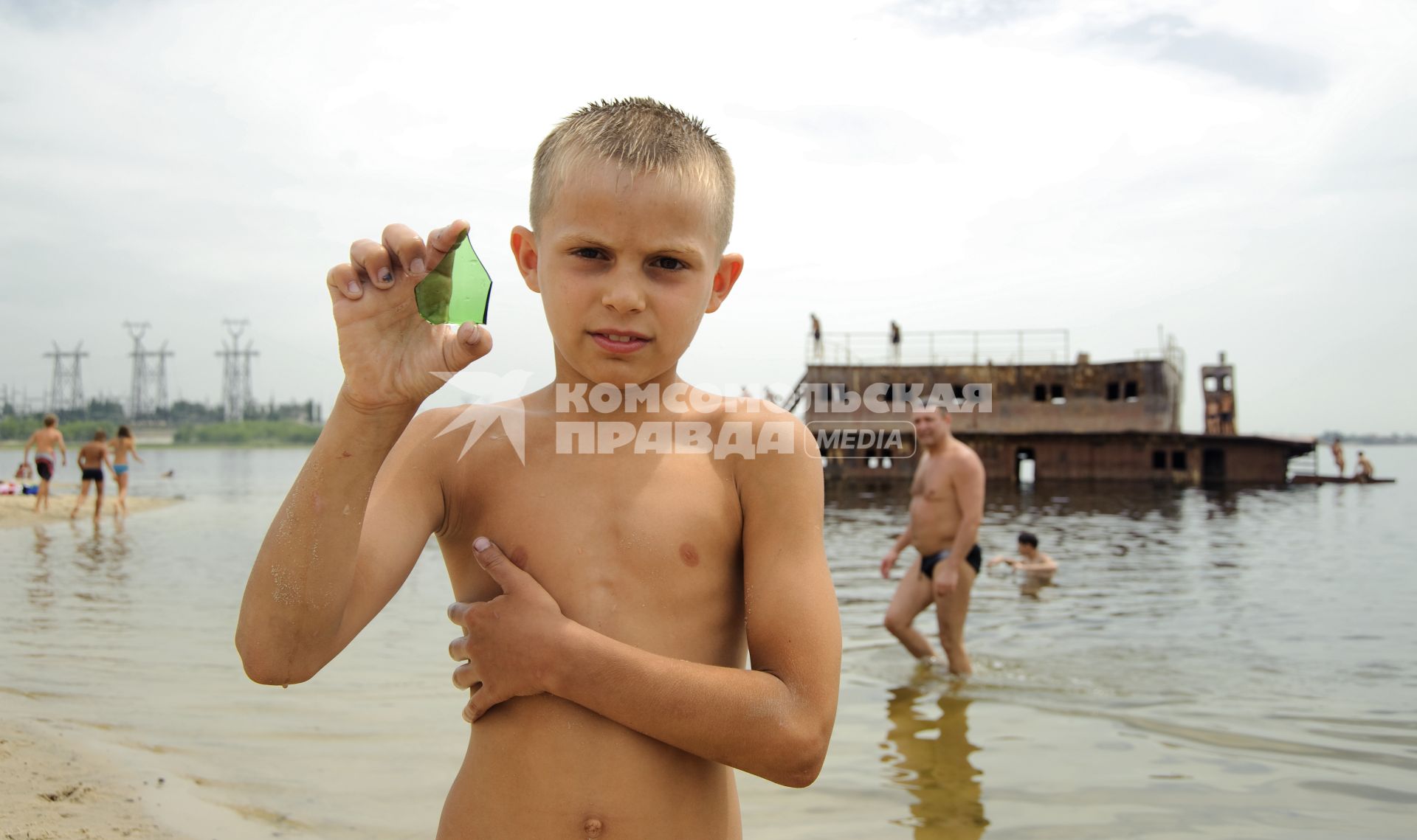 июнь 2010. Волгоград. Начало купального сезона на пляжах города.