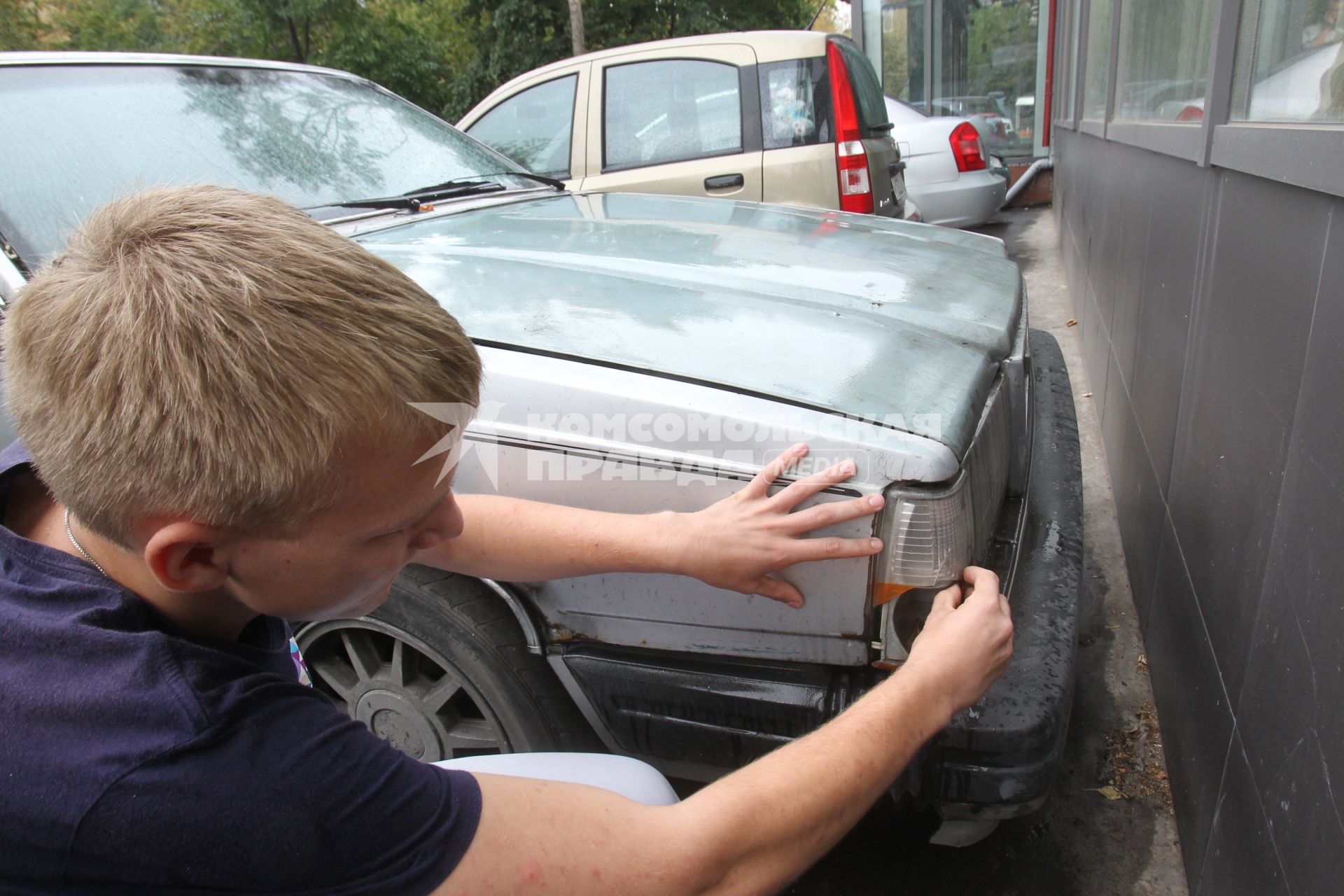 Автомобиль, вмятина, царапина, разбитая фара, ремонт  24 августа 2010 года.