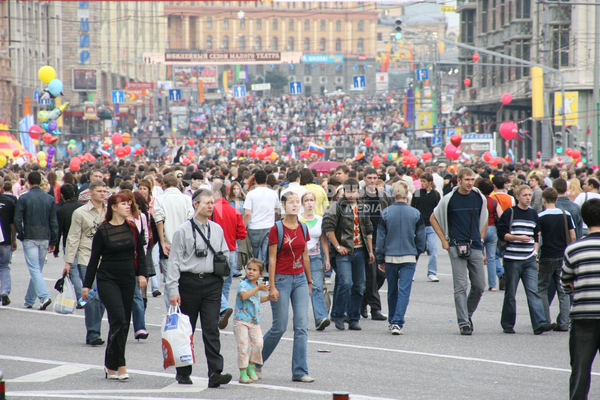 2 сентября 2006 года. День города. Тверская улица. Праздник. Гулянье. Толпа.