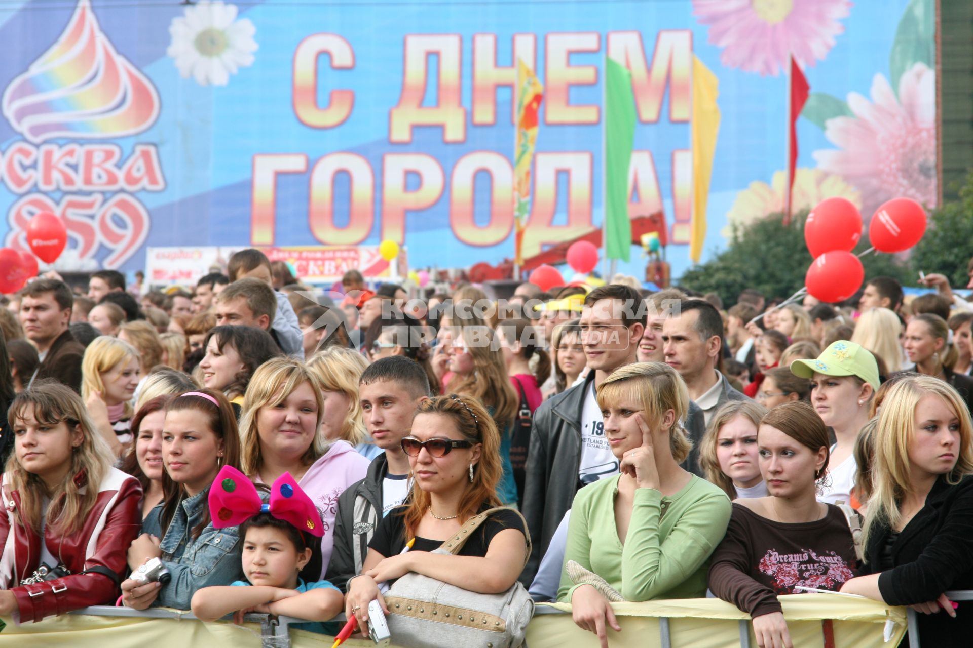 2 сентября 2006 года. День города. Тверская улица. Праздник. Гулянье. Толпа.