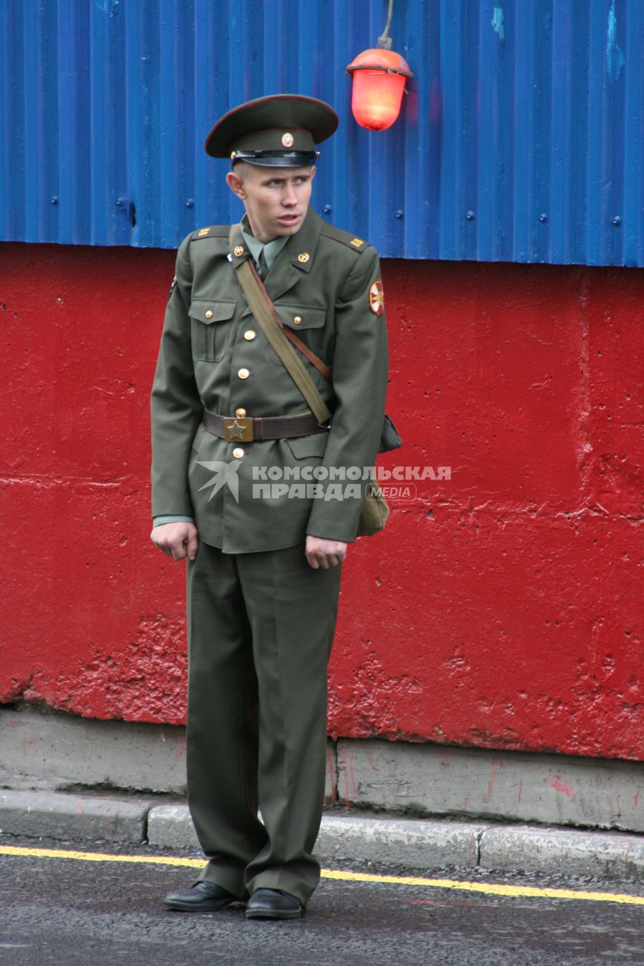 1 сентября 2007 года. День города. Боец внутренних войск на посту. Праздник. Рядовой. Внутренние войска. Пост.