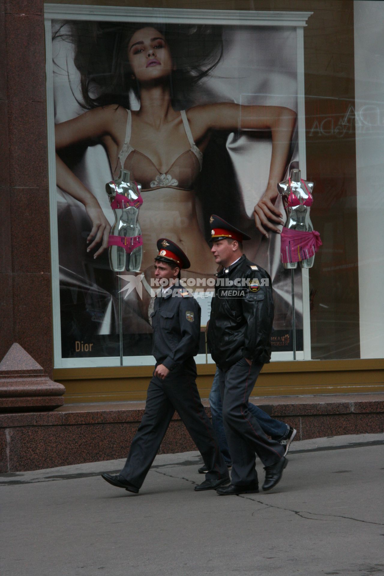 1 сентября 2007 года. День города. Милиция на Тверской улице. Праздник. Милиционер. Охрана порядка. Тверская улица.