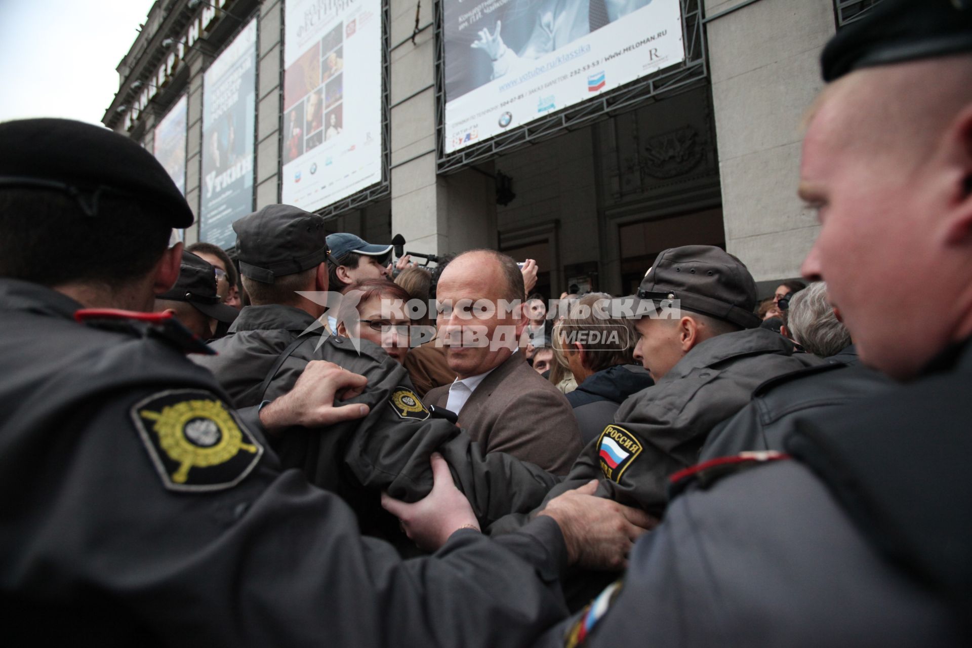 Триумфальная площадь. Несанкционированный митинг `Несогласных` в защиту 31-й статьи Конституции РФ (свобода собраний и митингов) в рамках акции `Стратегия-31`.  Фото:   31 августа 2010 год.