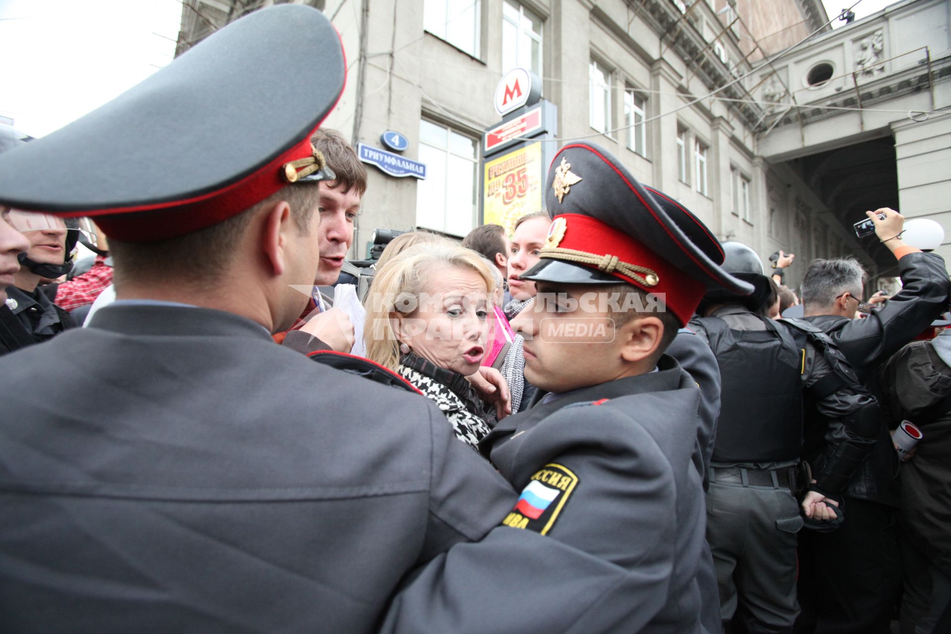 Триумфальная площадь. Несанкционированный митинг `Несогласных` в защиту 31-й статьи Конституции РФ (свобода собраний и митингов) в рамках акции `Стратегия-31`.  Фото:   31 августа 2010 год.