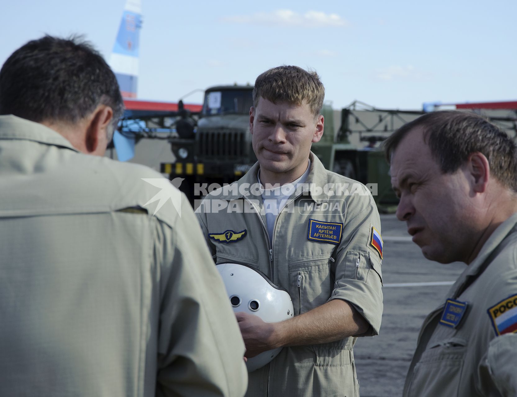 3 сентября 2010. Волгоградская область. Авиабаза российских ВВС \" Мариновка \". Пилотажные группы \" Соколы России \", \" Русские витязи \" и \" Стрижи \" тренируются перед авиашоу на праздновании дня города в Волгограде. Проведение авиашоу было приурочено к столетию Качинского училища летчиков. Многие летчики из пилотажных групп в свое время закончили Качинское высшее военное авиационное училище.