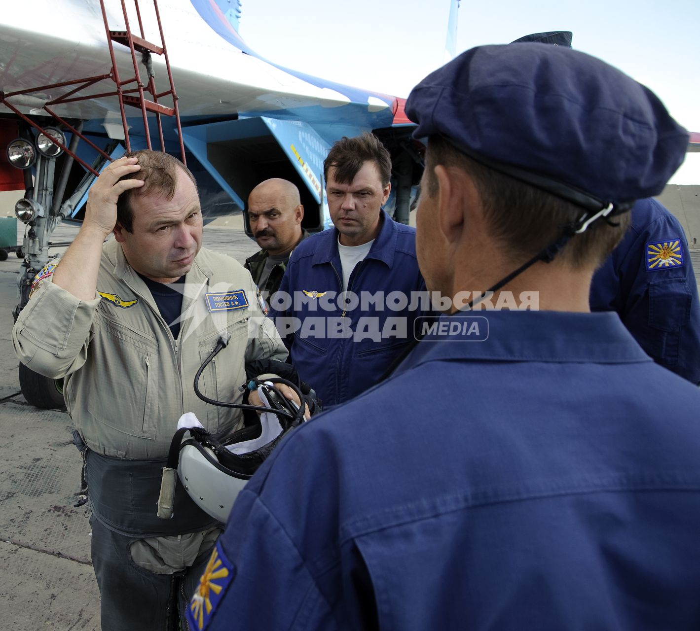 3 сентября 2010. Волгоградская область. Авиабаза российских ВВС \" Мариновка \". Пилотажные группы \" Соколы России \", \" Русские витязи \" и \" Стрижи \" тренируются перед авиашоу на праздновании дня города в Волгограде. Проведение авиашоу было приурочено к столетию Качинского училища летчиков. Многие летчики из пилотажных групп в свое время закончили Качинское высшее военное авиационное училище.