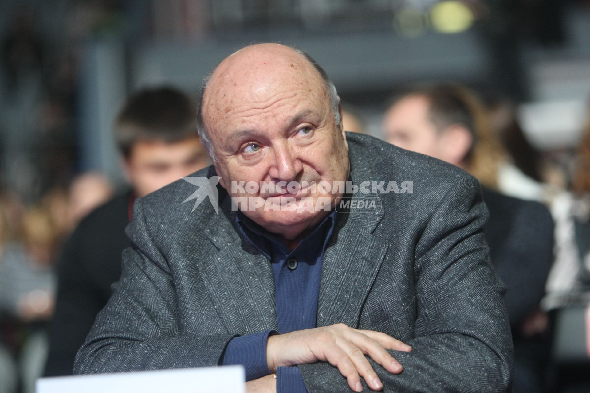 Дата: 24.10.2009, Время: 15:50. Михаил Михайлович (Маневич) Жванецкий (6 марта 1934, Одесса) . русский писатель-сатирик и исполнитель собственных произведений на конкурсе КРАСА РОССИИ 2009 в Кемерово.
