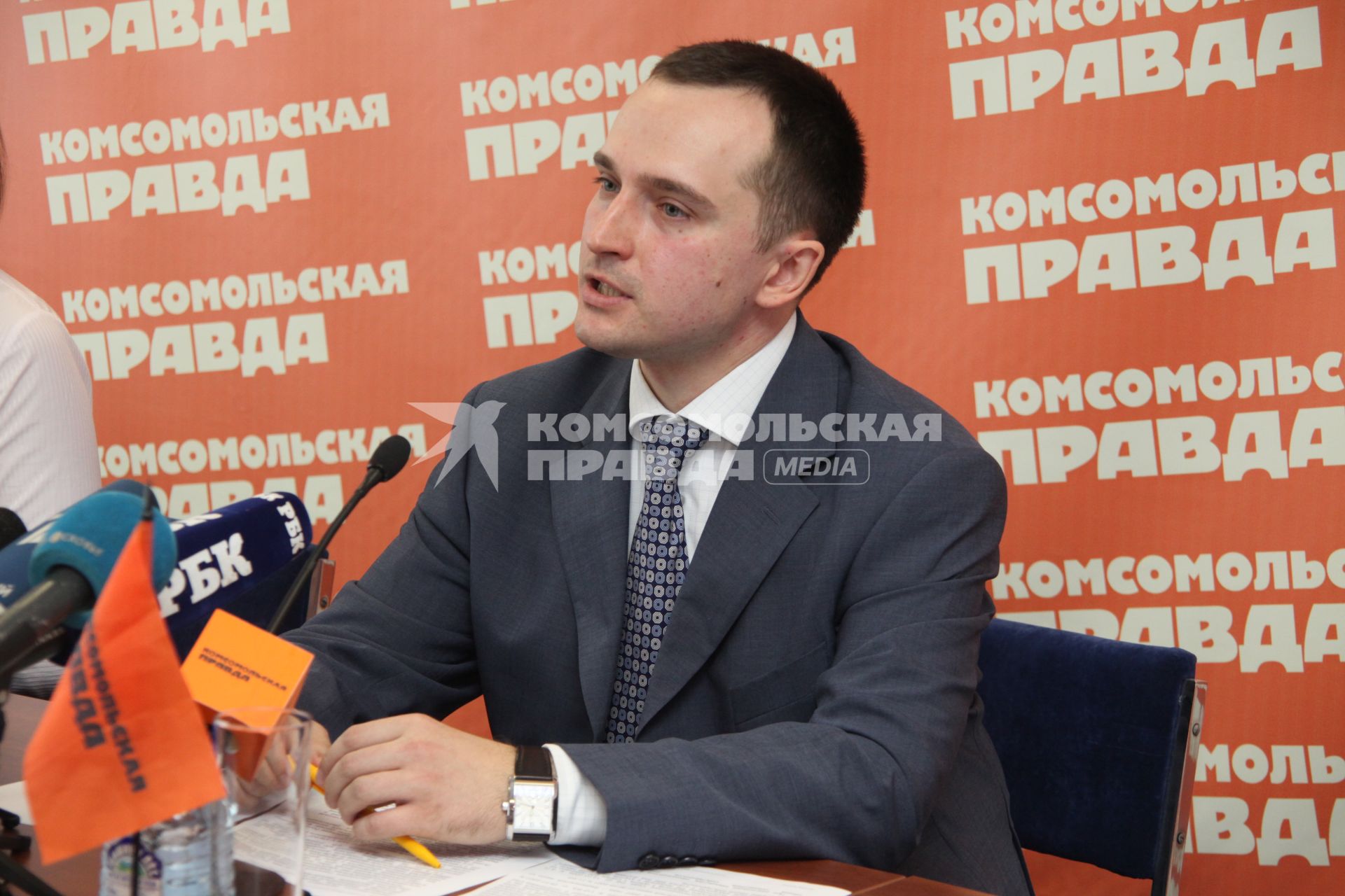 Сергей Разгулин - Замдиректора Департамента налоговой и таможенно-тарифной политики Министерства финансов. Фото: 09 сентября 2010 год. В гостях у КП.