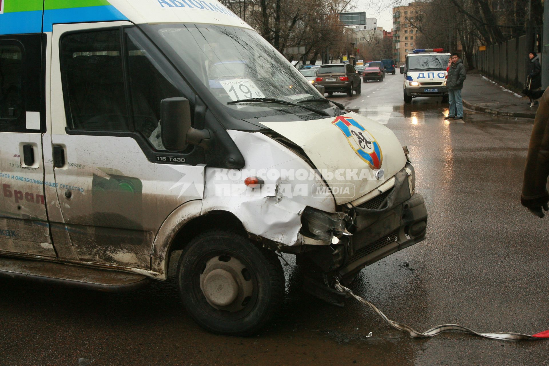 3 марта 2008 года. Авария на перекрестке. Машина. Маршрутное такси. Улица. Перекресток.