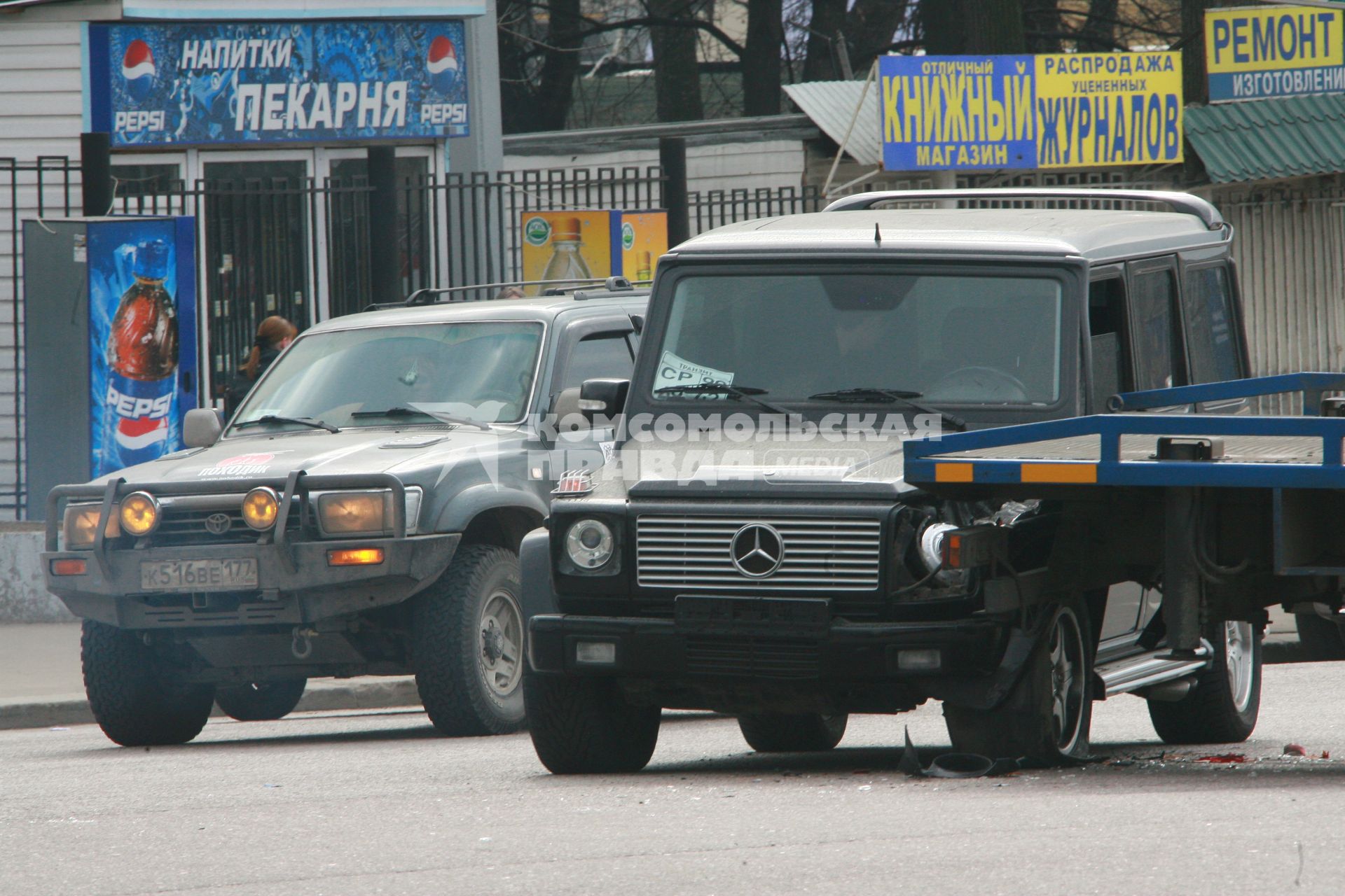 28 марта 2008 года. Авария. Эвакуатор. Машина. Улица.