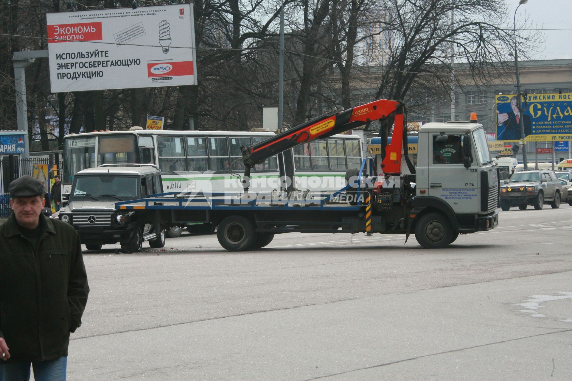 28 марта 2008 года. Авария. Эвакуатор. Машина. Улица.