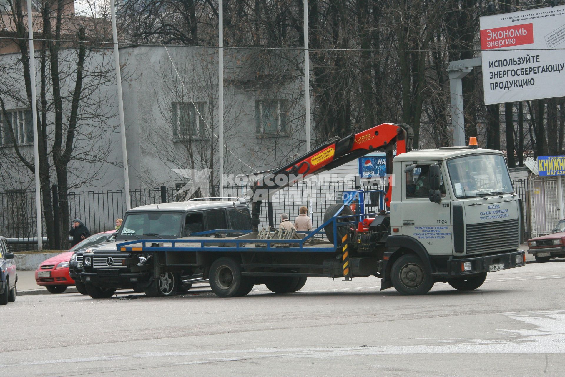 28 марта 2008 года. Авария. Эвакуатор. Машина. Улица.