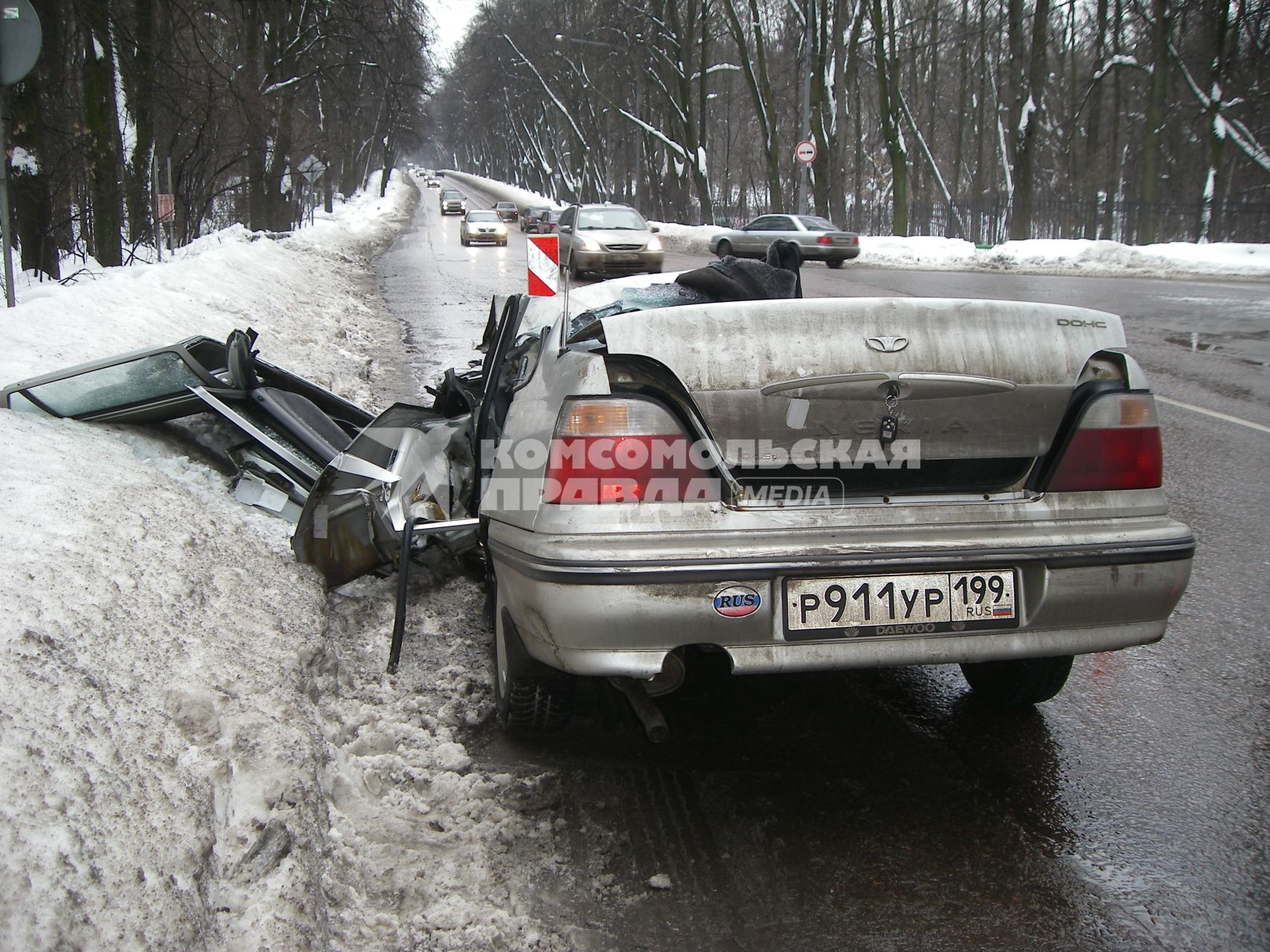 25 февраля 2010 года. Авария . Машина. Улица. Зима. Снег.