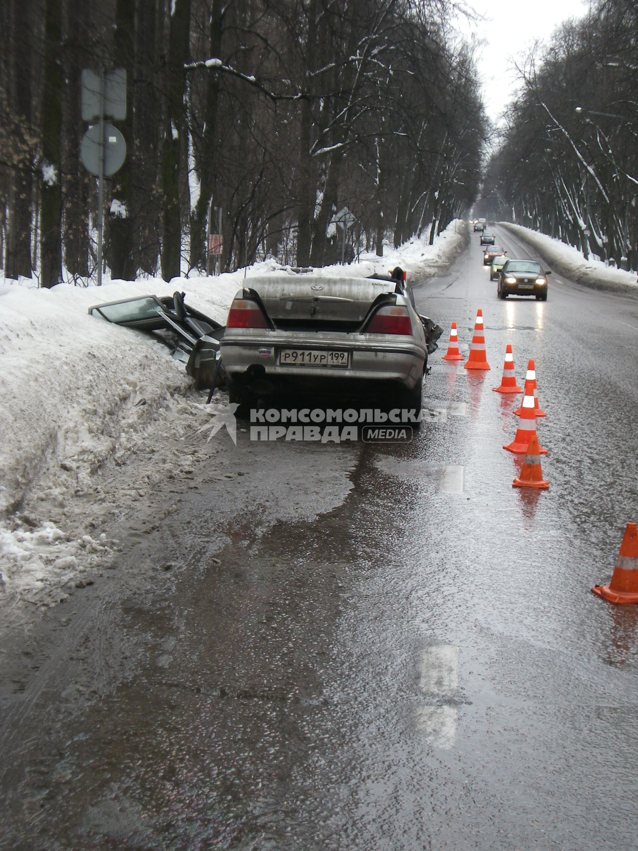 25 февраля 2010 года. Авария . Машина. Улица. Зима. Снег.