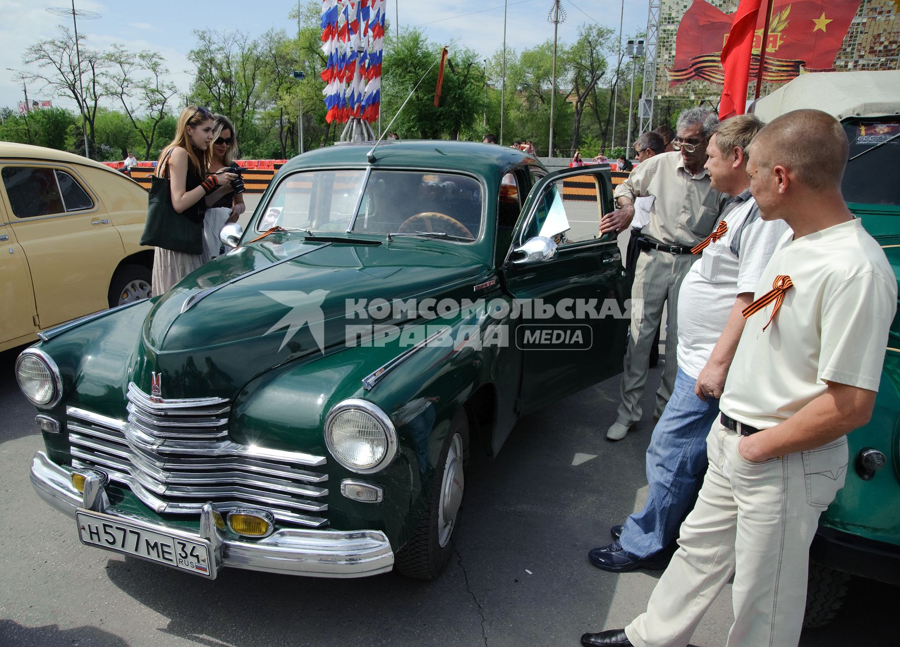 9 мая 2010. Волгоград. Выставка советских ретроавтомобилей ко дню Победы.