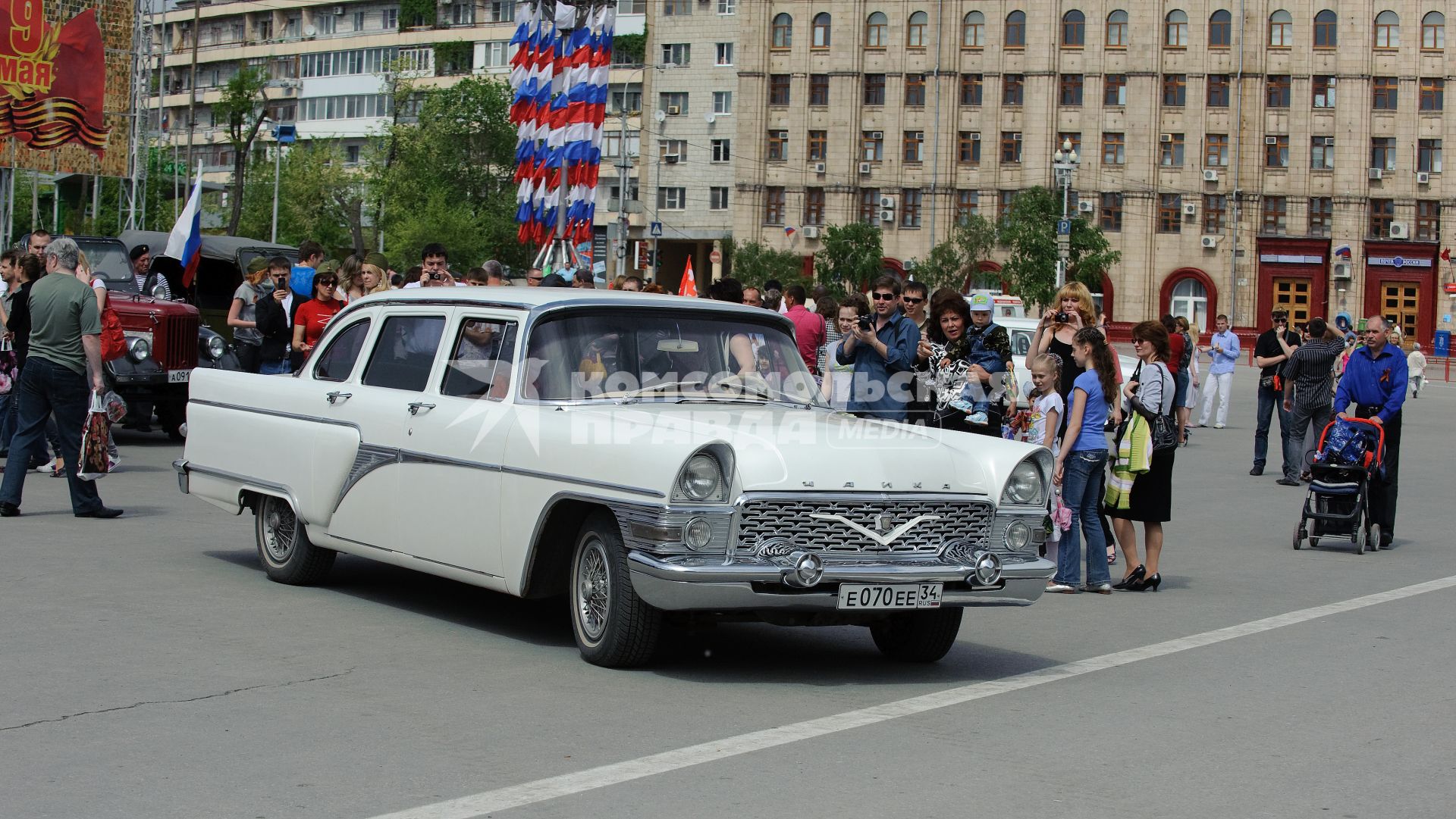 9 мая 2010. Волгоград. Выставка советских ретроавтомобилей ко дню Победы.