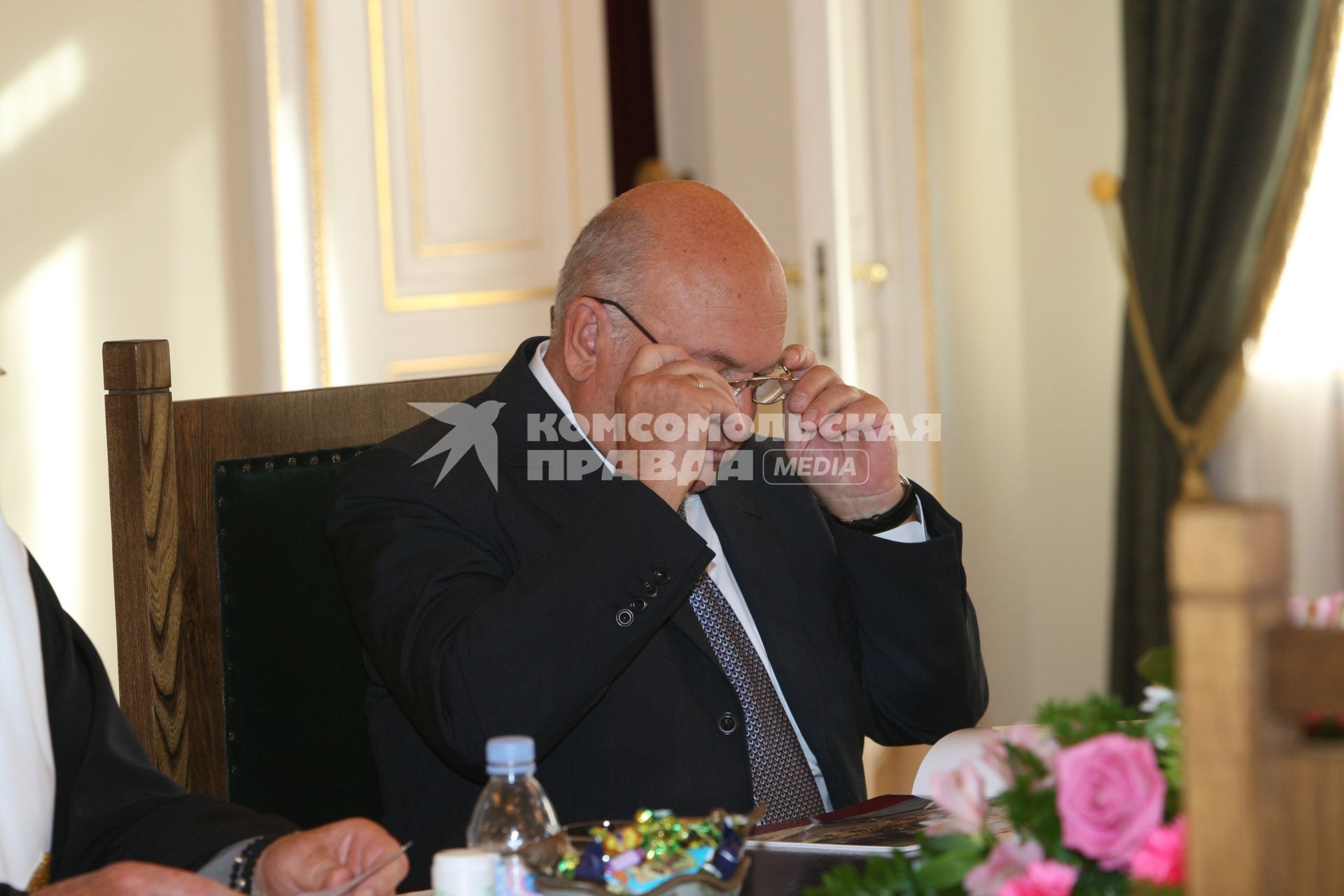 3 октября 2008 года. Резиденция Патриарха в Даниловом монастыре. Второе заседание Попечительского совета благотворительного фонда поддержки русских святынь на Святой Горе Афон. На снимке: Мэр Москвы Юрий Лужков.