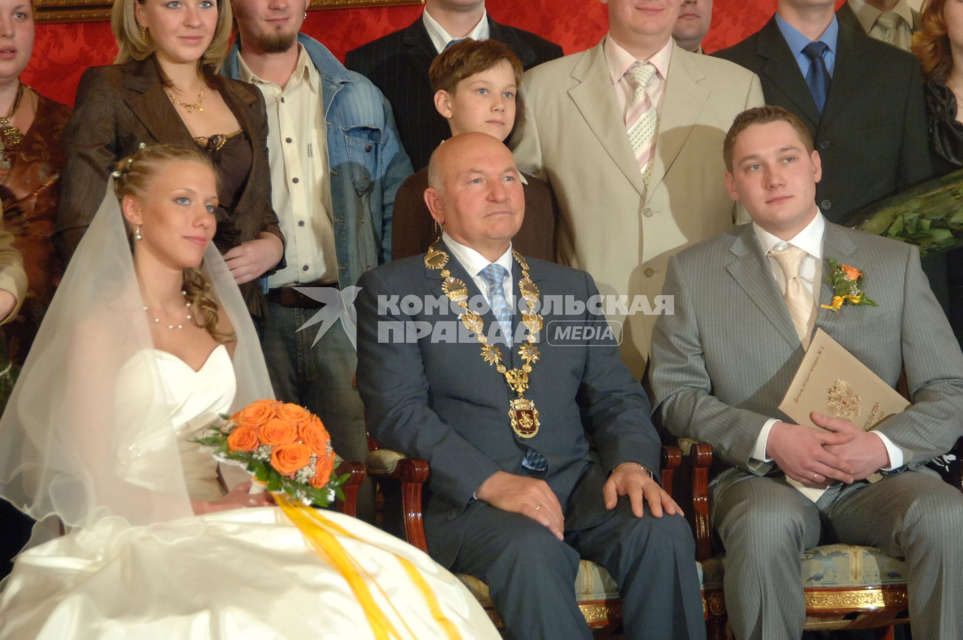 30 апреля 2006 года. Юрий Лужков присутствует на церемонии бракосочетания. Молодожены.Жених. Невеста. Церемония.