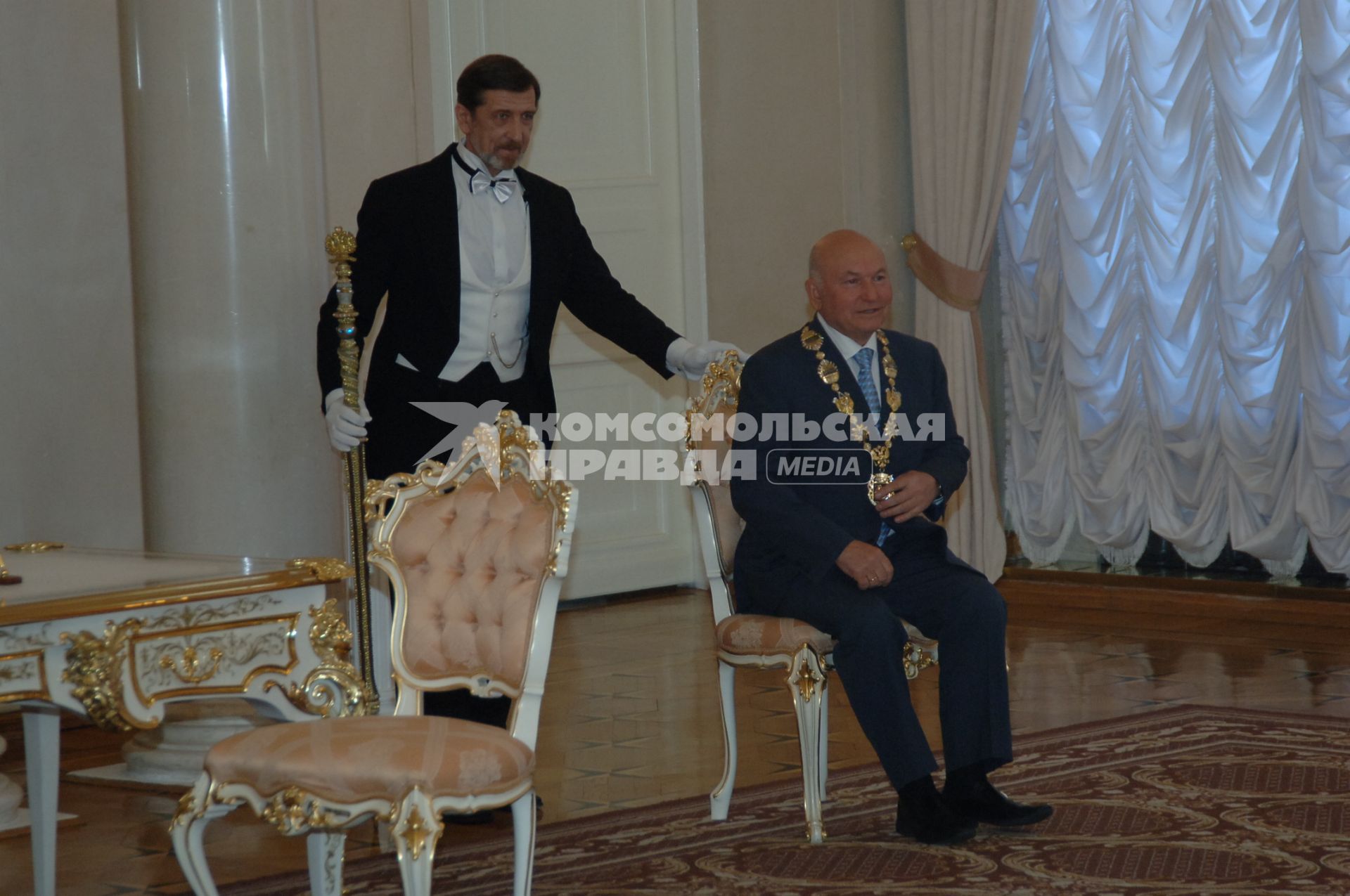 30 апреля 2006 года. Юрий Лужков присутствует на церемонии бракосочетания. Церемония. Камердинер.