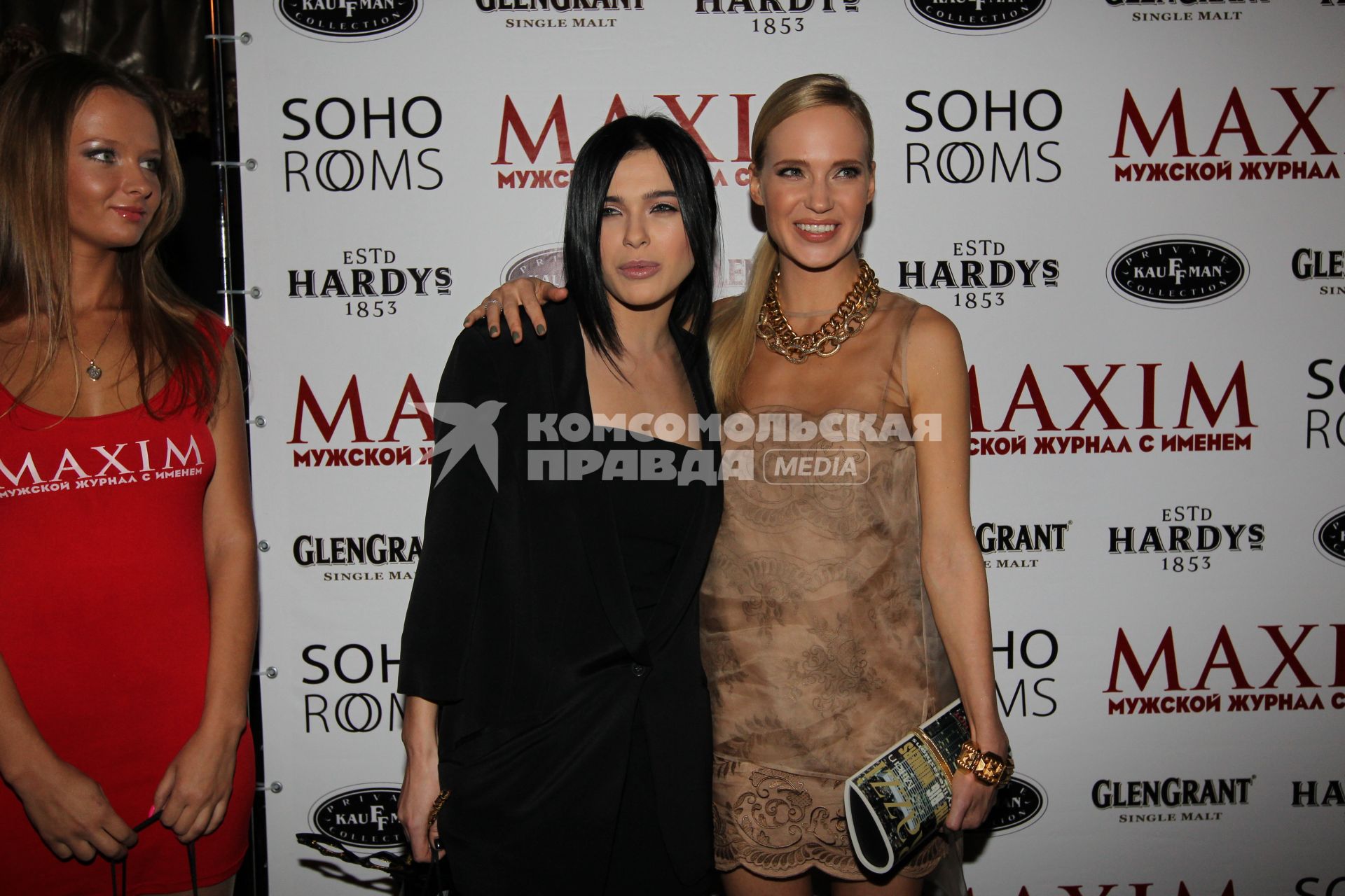 23 сентября 2010 года. Клуб Soho rooms. Премия 100 самых сексуальных женщин по версии журнала Maxim. На снимке: Елена Темникова (группа СЕРЕБРО) и певица Наталья Ионова (Глюк`OZA).