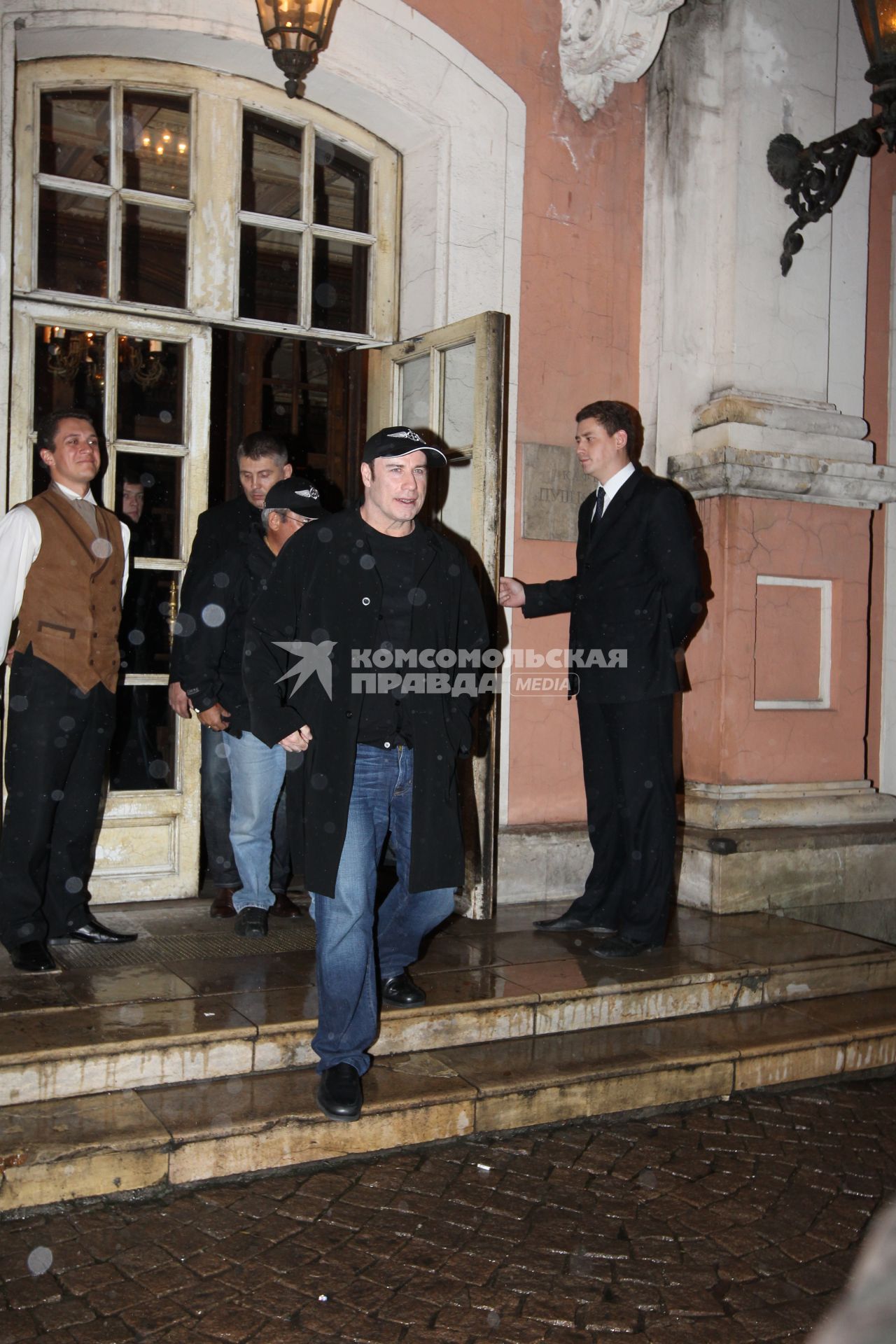 29 сентября 2010 года. Джон Траволта гулял в московском ресторане ПУШКИН.