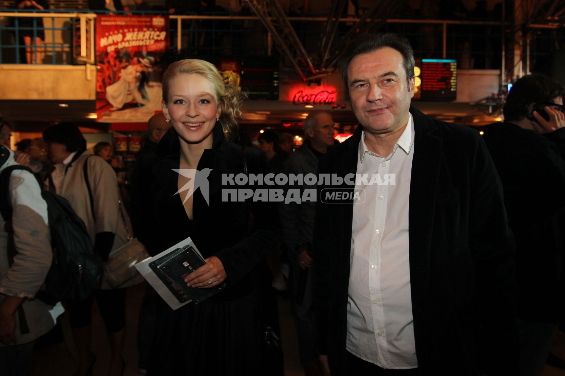22 сентября 2010 года. Кинотеатр ПУШКИНСКИЙ. Премьера фильма КРАЙ. На снимке: актриса Юлия Пересильд и режиссер фильма Алексей Учител.