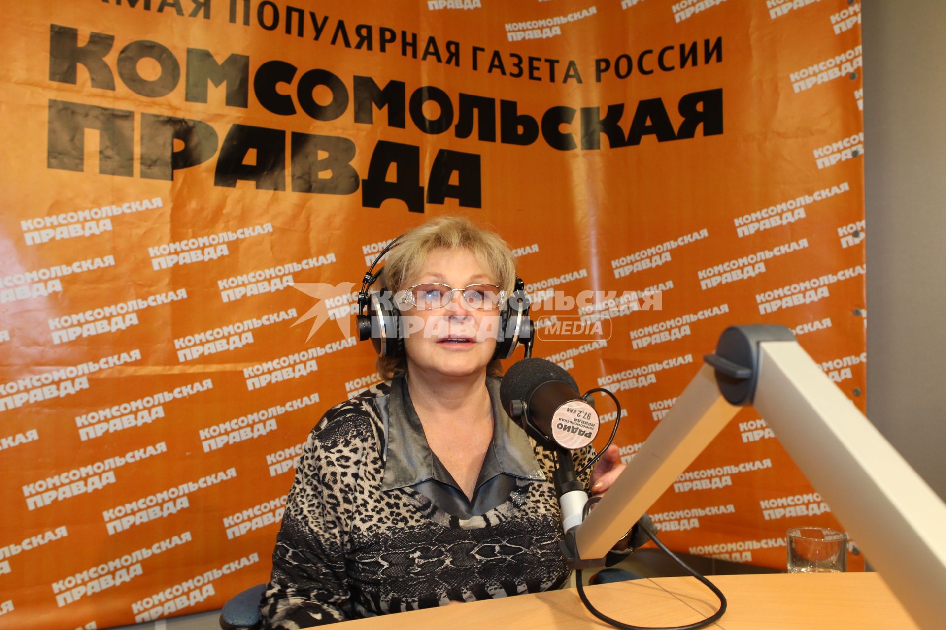 10 октябрь 2010 года. Телеведущая Ангелина Вовк на радио КП.