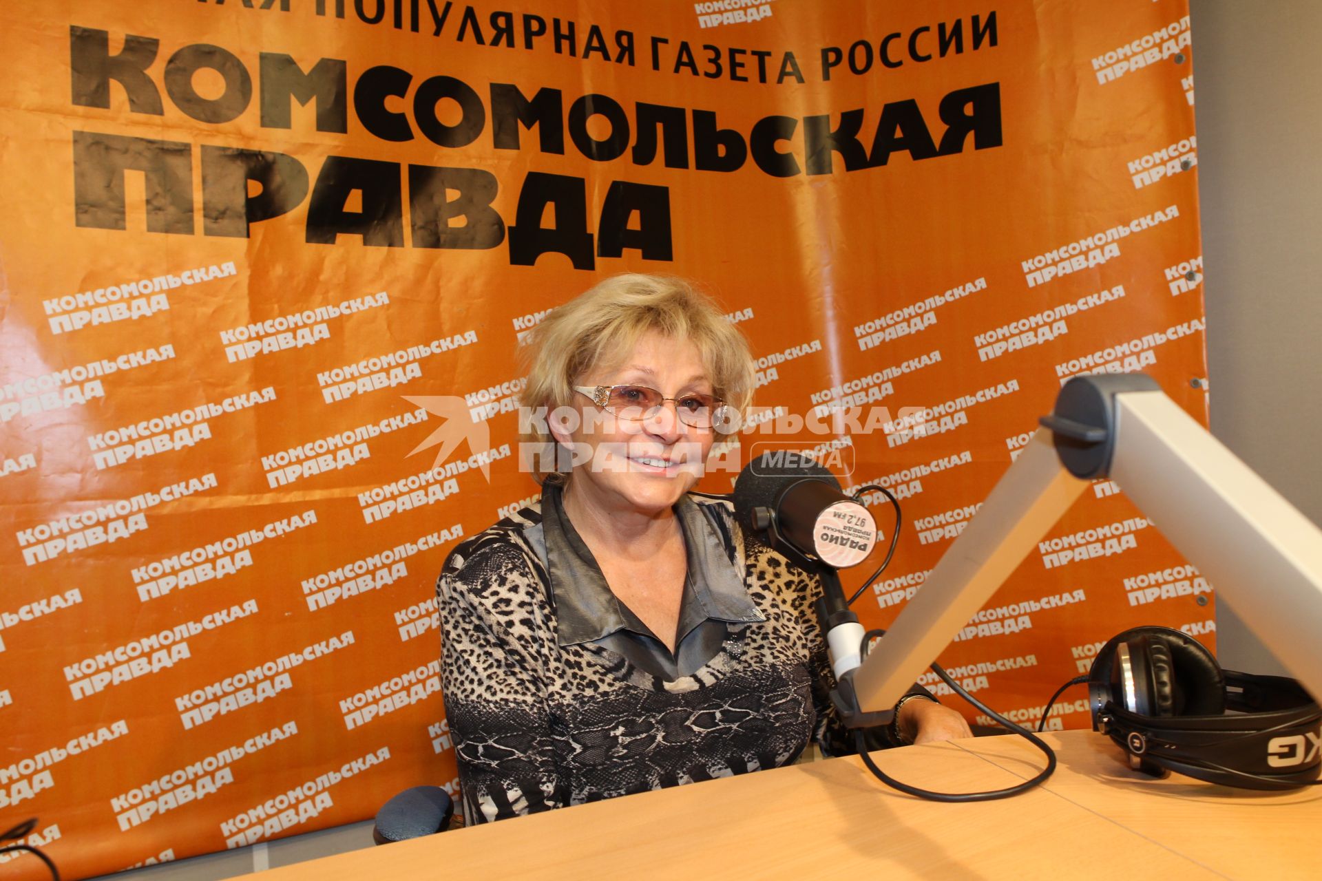 10 октябрь 2010 года. Телеведущая Ангелина Вовк на радио КП.
