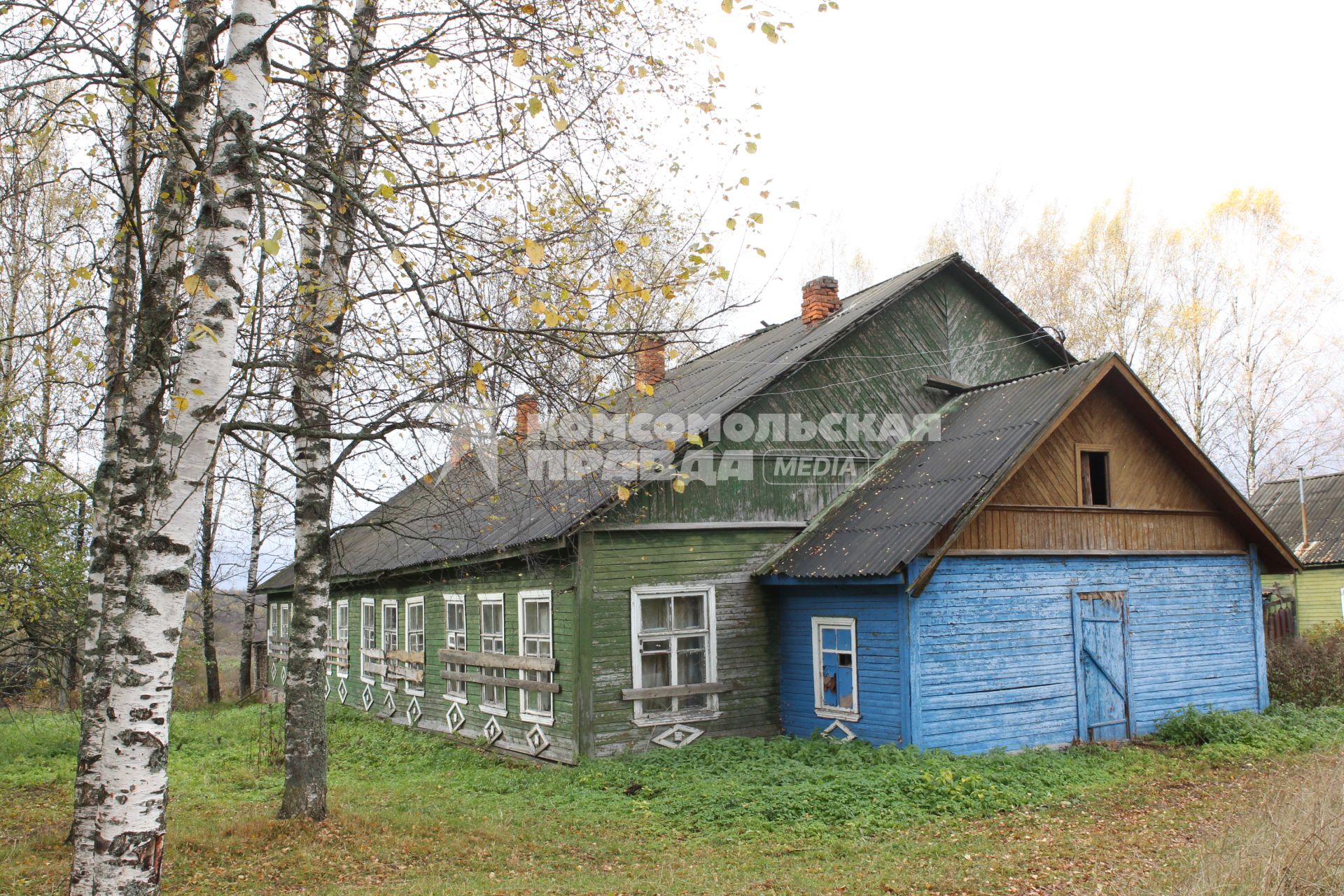 Оленинский район Тверской области. Старая заколоченная сельская школа.