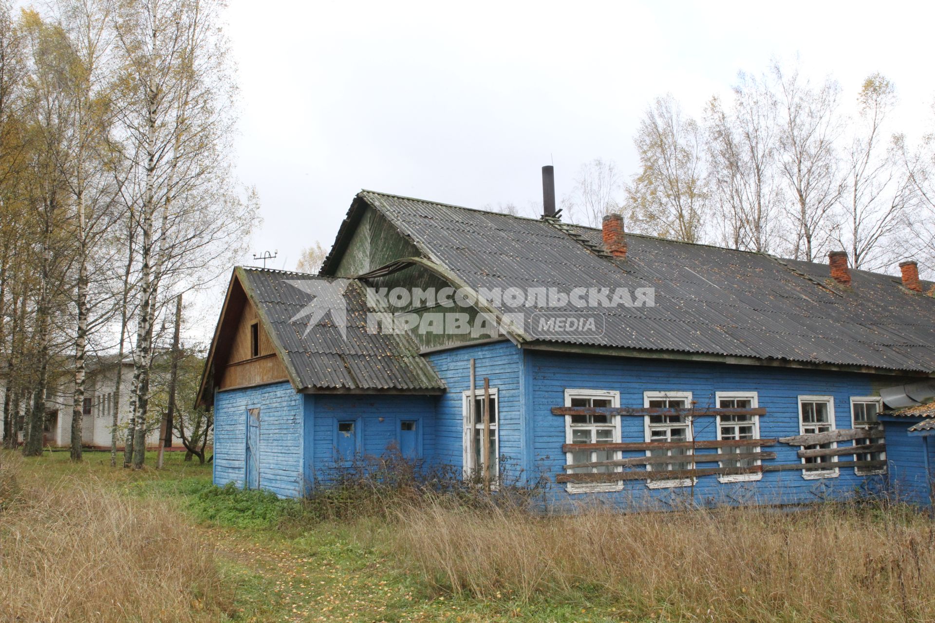 Оленинский район Тверской области. Старая заколоченная сельская школа.