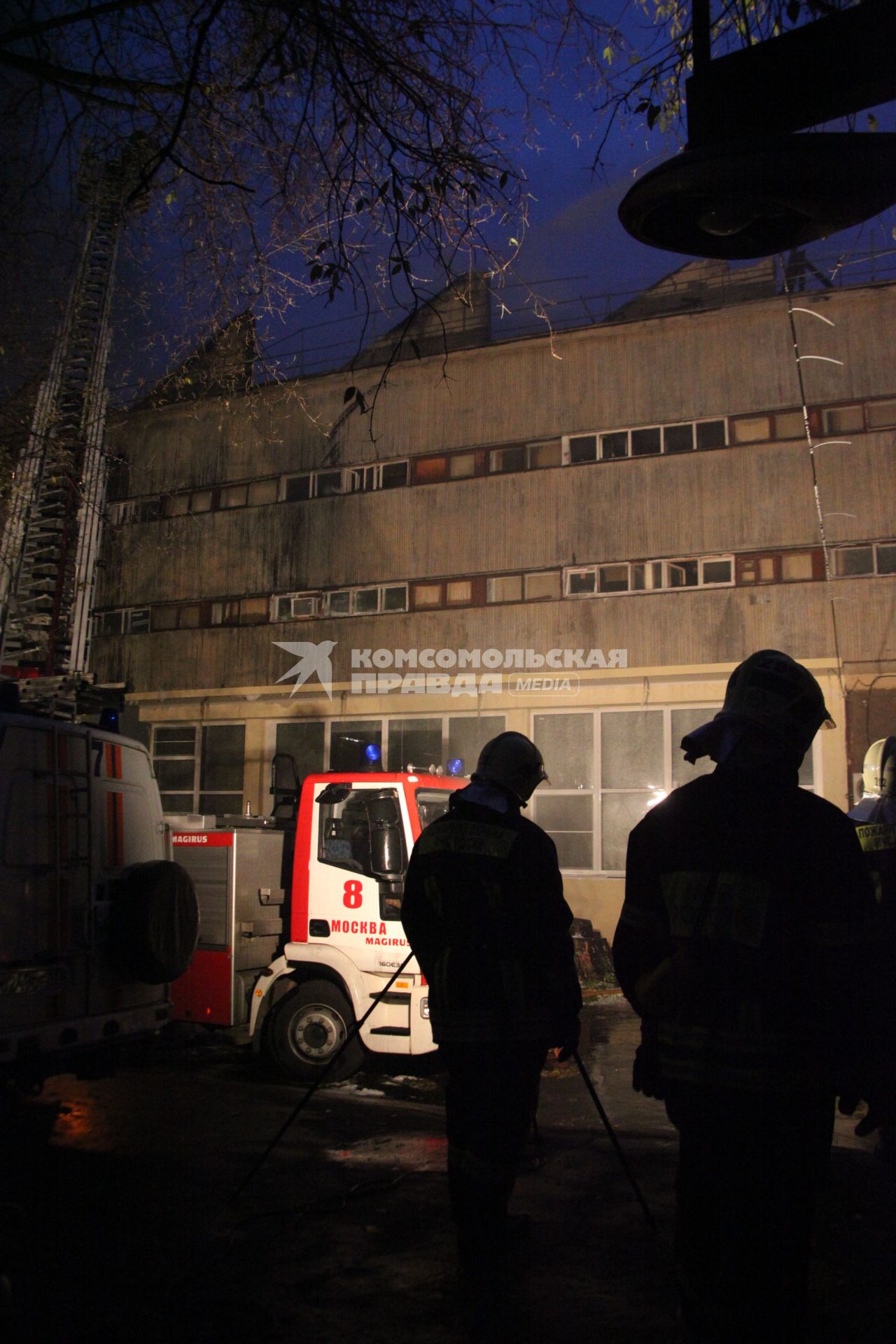 Дата съемки : 17.10.2010.  В Москве произошел крупный пожар на ул.Орджоникидзе