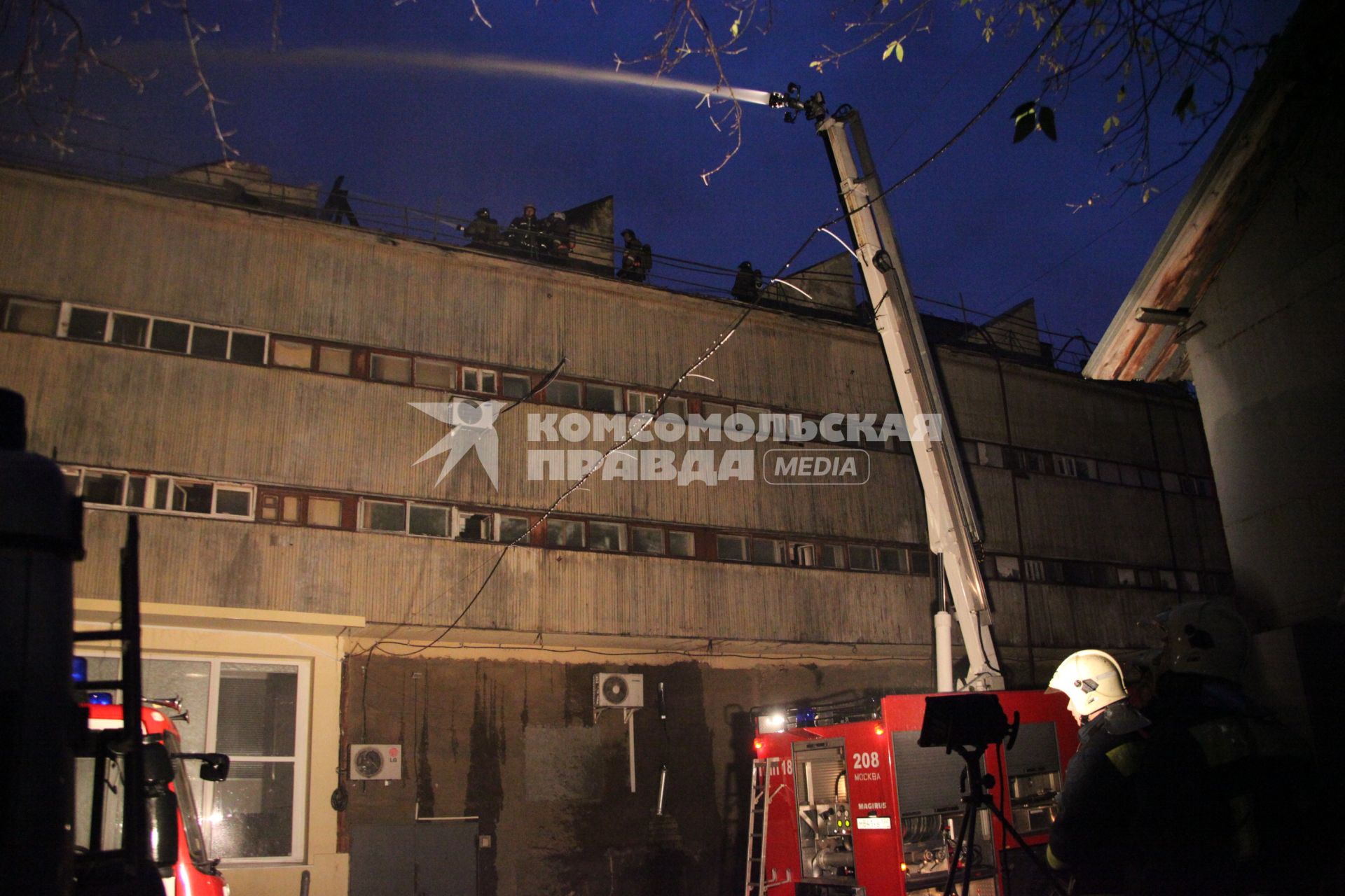 Дата съемки : 17.10.2010.  В Москве произошел крупный пожар на ул.Орджоникидзе