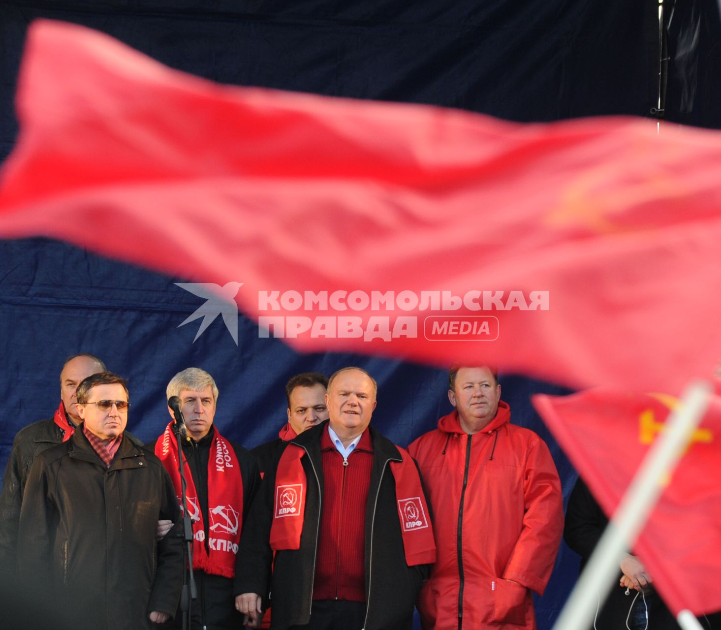 Митинги и шествия представителей левых сил, посвященные очередной годовщине Великой октябрьской социалистической революции, 7 ноября 2010.  На фото: лидер россйских коммунистов Геннадий Зюганов.