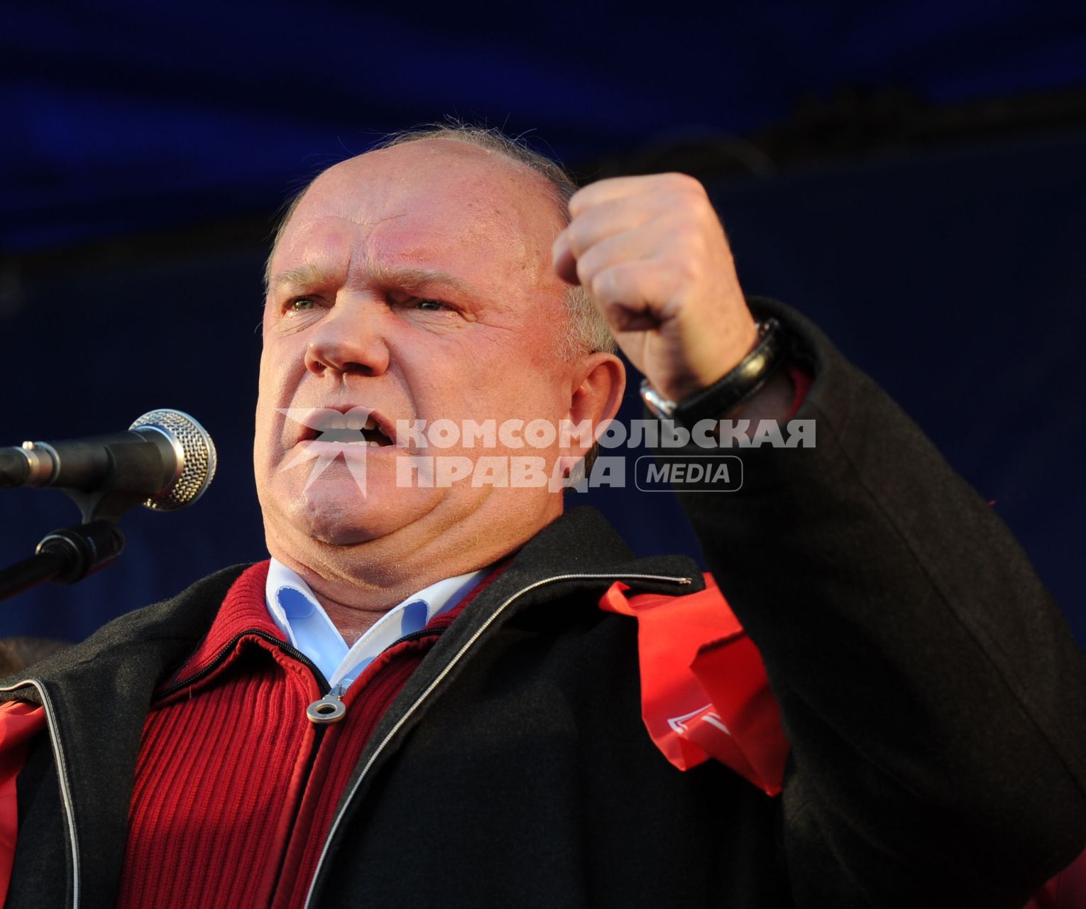 Митинги и шествия представителей левых сил, посвященные очередной годовщине Великой октябрьской социалистической революции, 7 ноября 2010.  На фото: лидер россйских коммунистов Геннадий Зюганов.