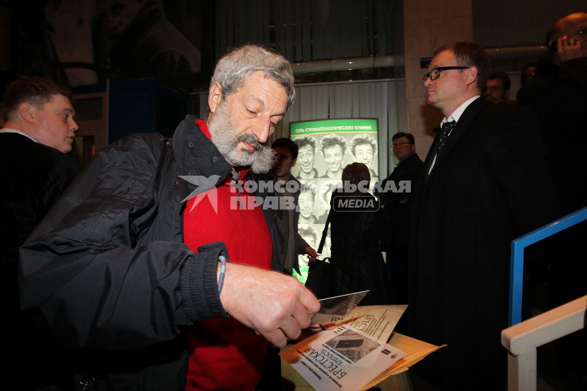 3 ноября 2010 года. Кинотеатр Пушкинский. Премьера фильма Брестская крепость. На снимке: художник Сергей Цигаль.