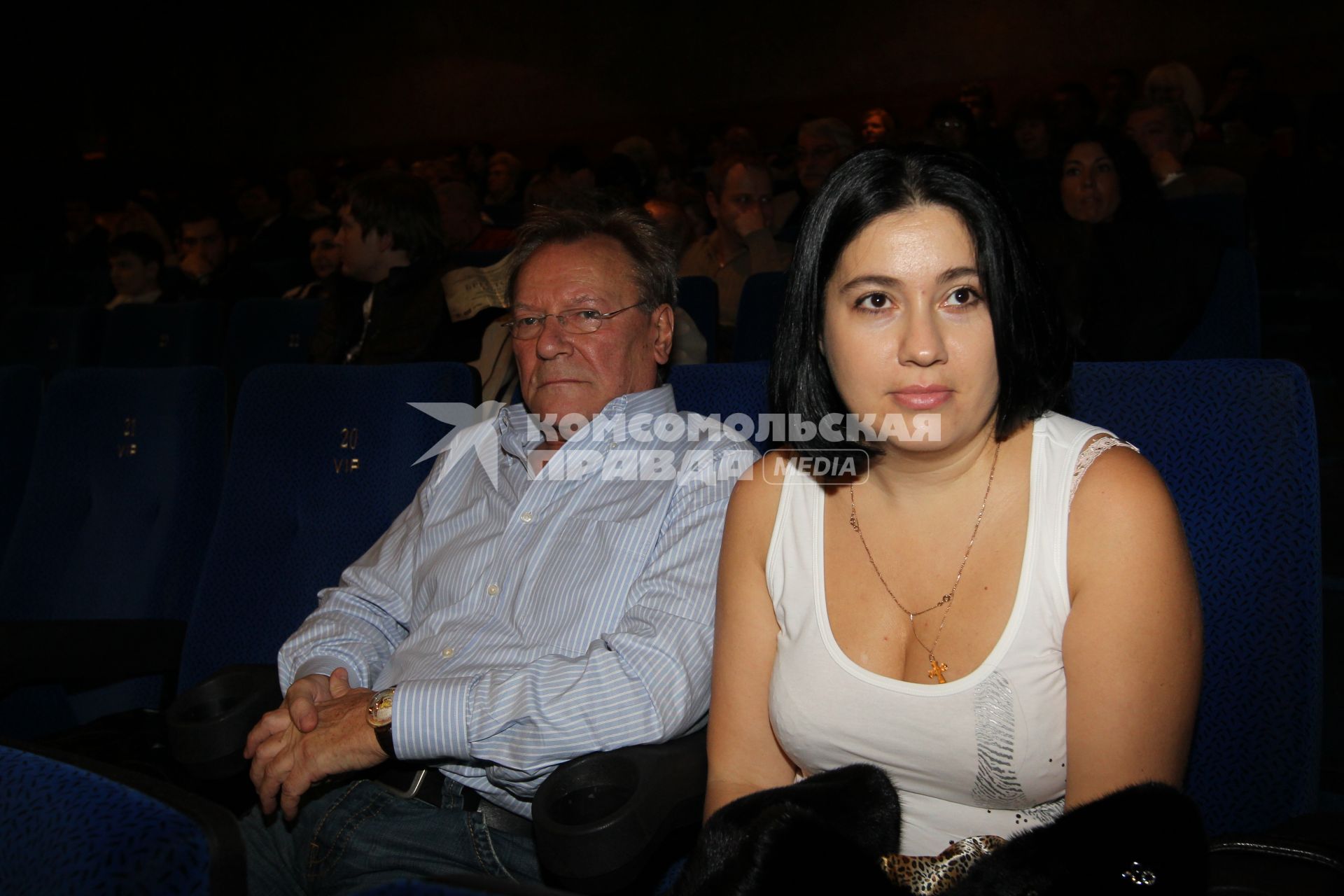 3 ноября 2010 года. Кинотеатр Пушкинский. Премьера фильма Брестская крепость. На снимке: актер Сергей Шакуров с женой Екатериной.