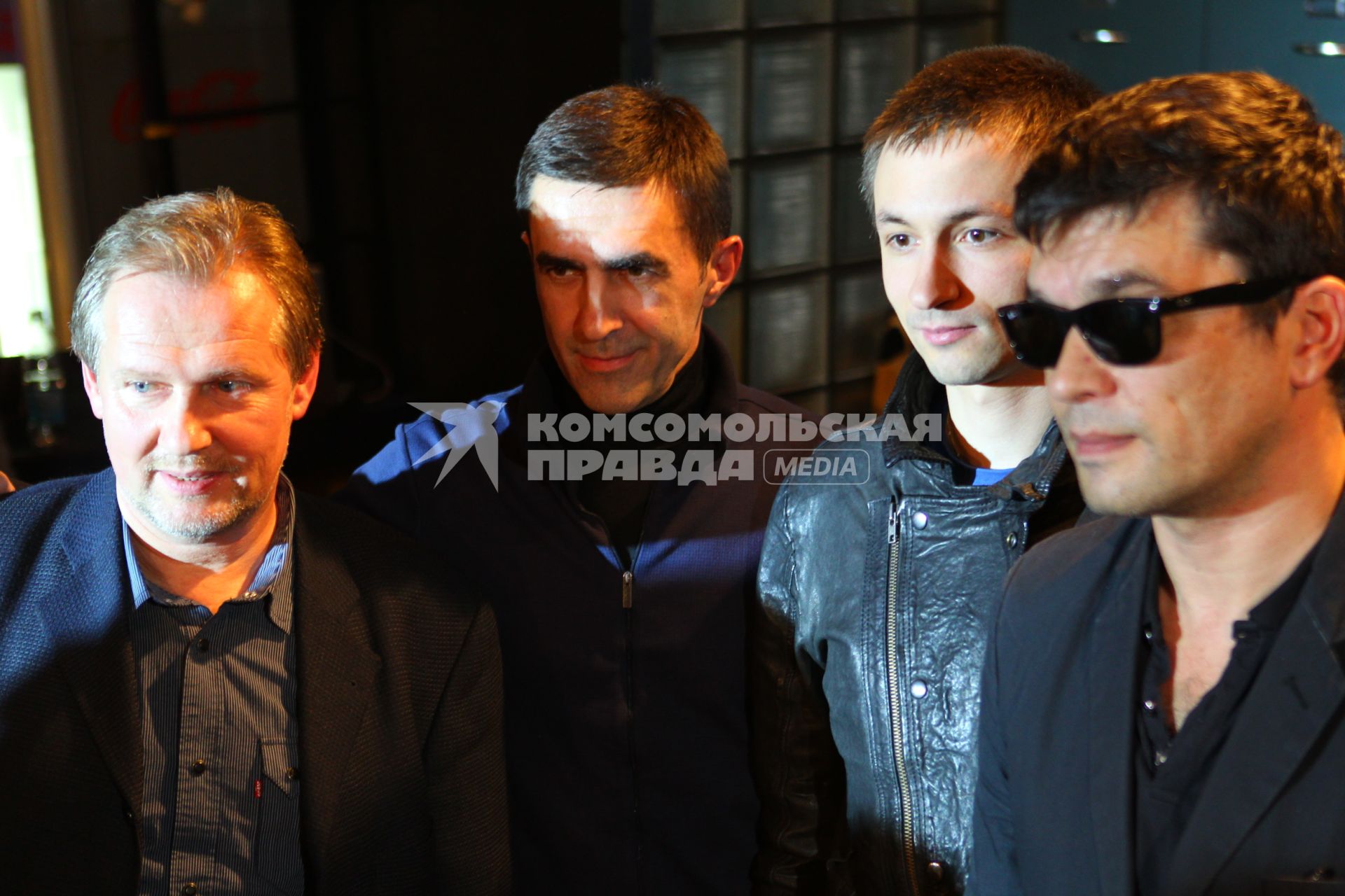 29 октября 2010 года. Клуб 16 тонн. Презентация альбома группы Ю-Питер Цветы и тернии. На снимке: идер группы Вячеслав Бутусов и участники группы.
