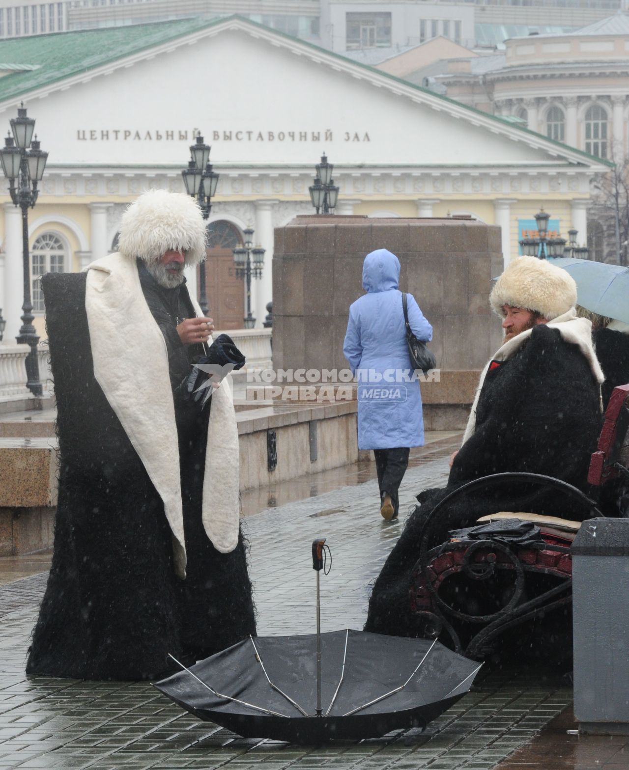 29 октября 2010 года. Наступление зимы в Москве. Джигиты на Манежной площади.